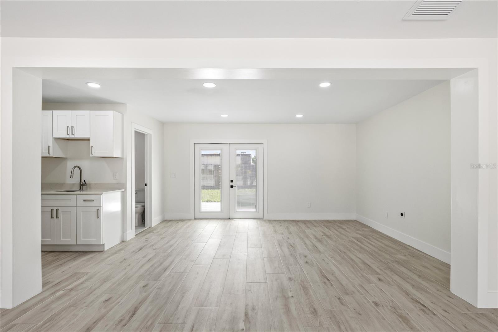 Image 13 of 54 For 7311 Armenia Avenue