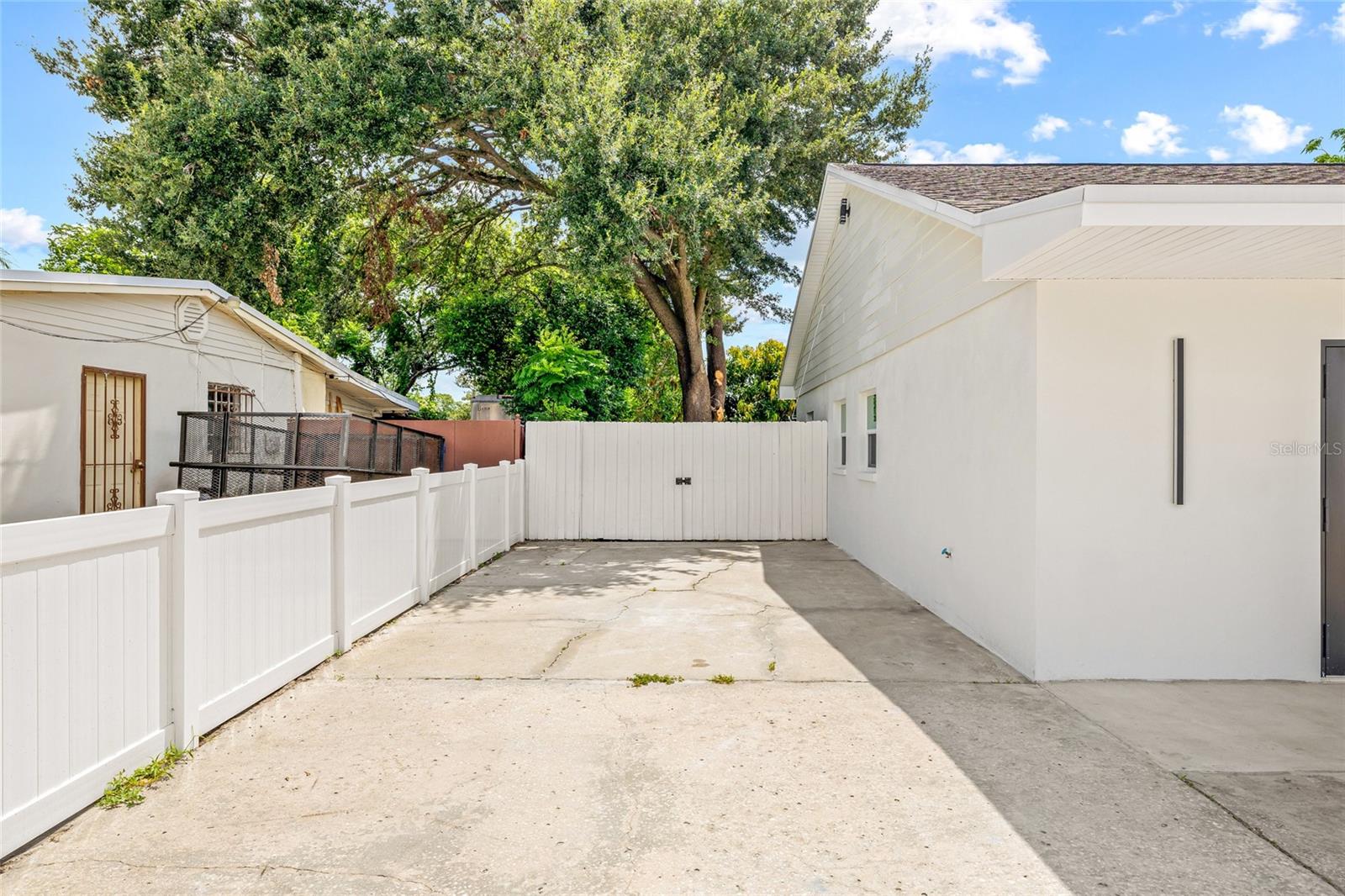 Image 6 of 54 For 7311 Armenia Avenue