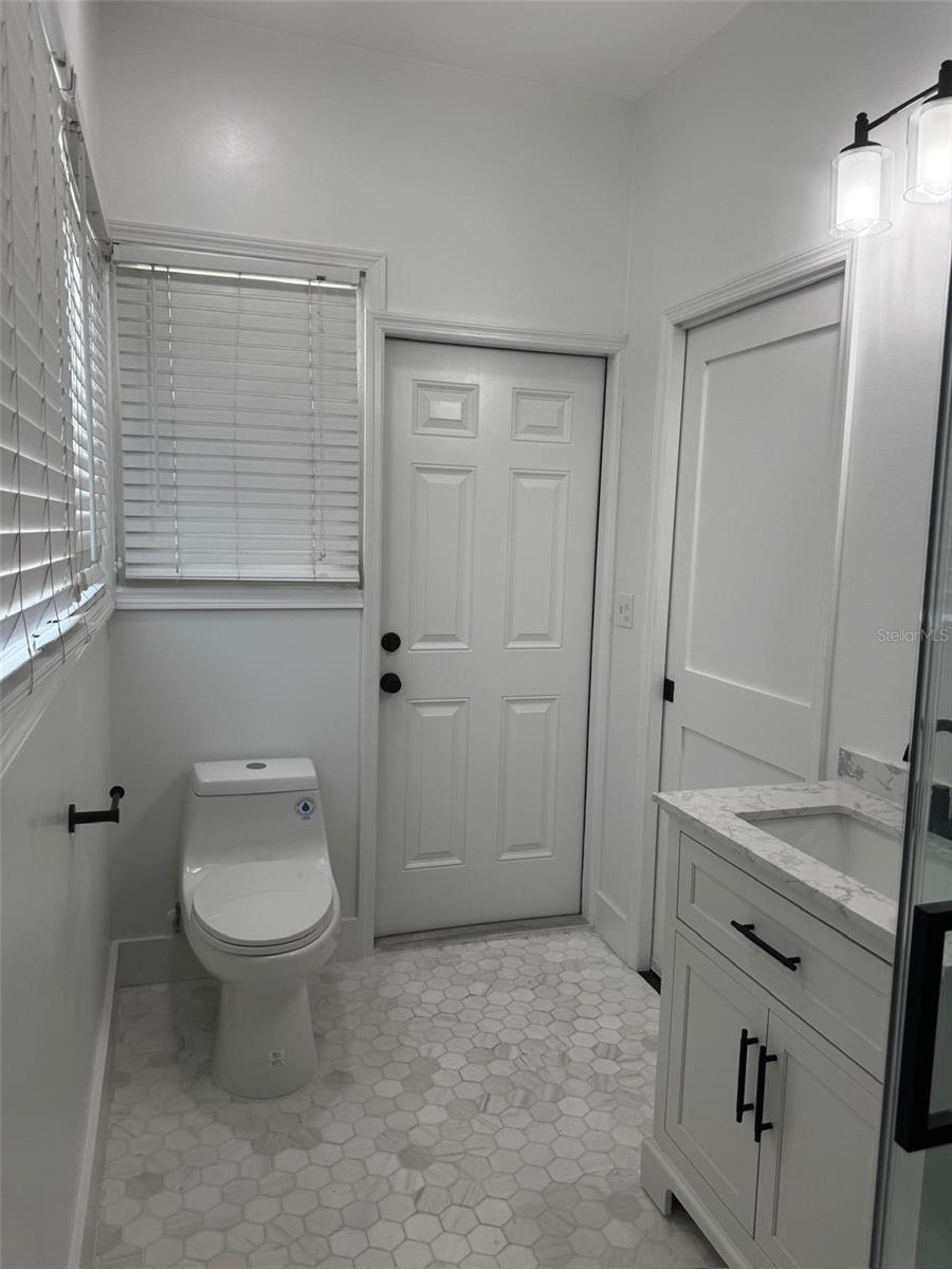 Image 11 of 34 For 403 Albany Avenue 1