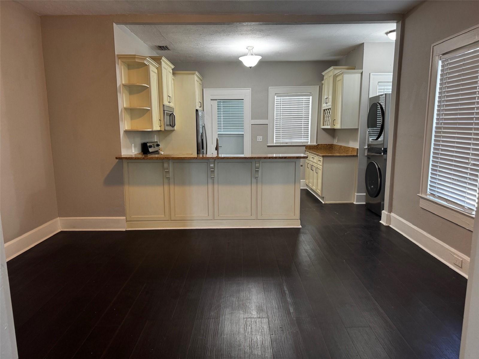 Image 6 of 34 For 403 Albany Avenue 1