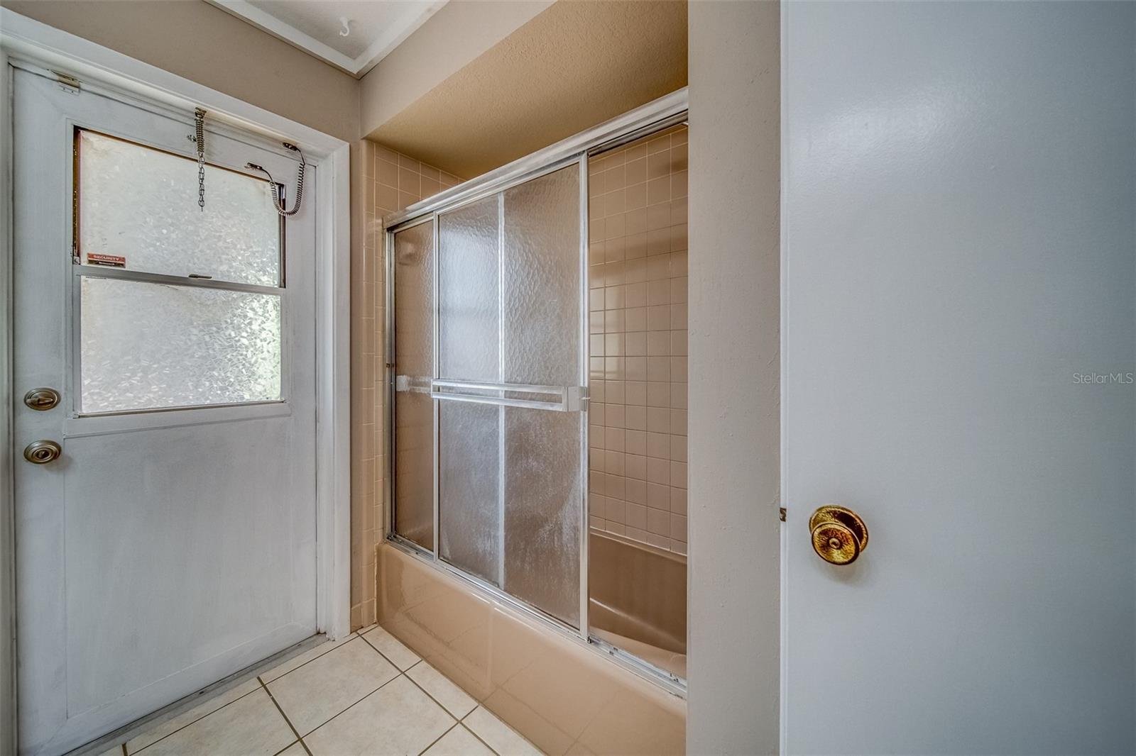 Image 37 of 68 For 1112 Woodcrest Avenue