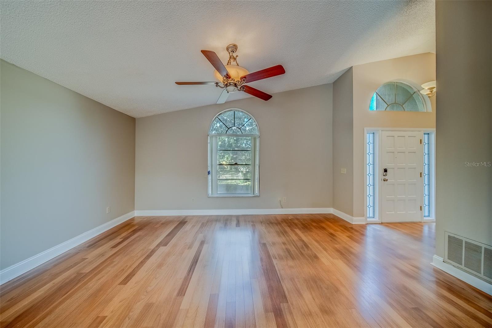Image 9 of 68 For 1112 Woodcrest Avenue