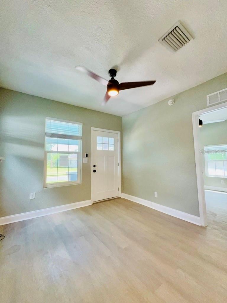 Image 3 of 18 For 1403 E Laura St