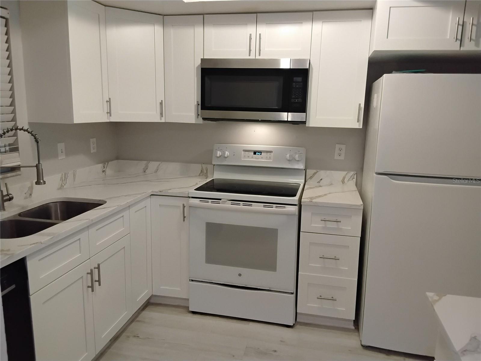 Image 4 of 24 For 1100 Bay Drive 82