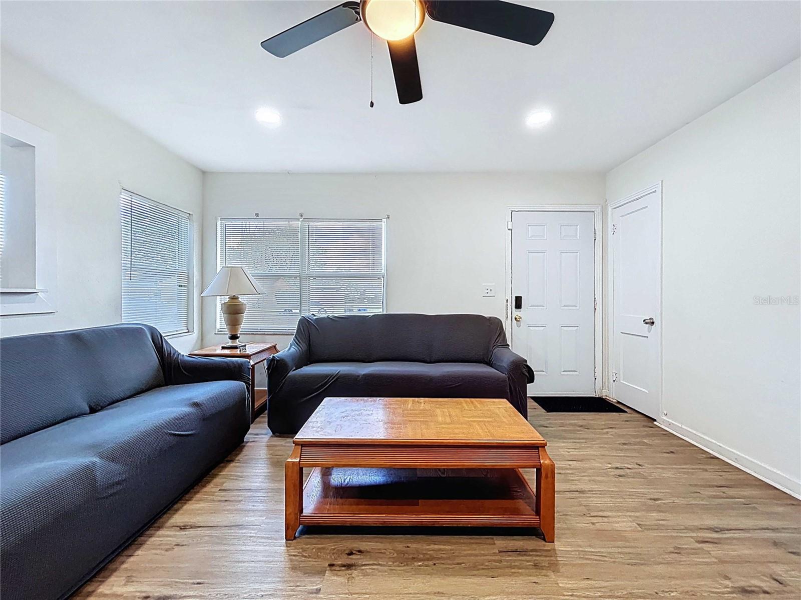 Listing photo id 8 for 1271 Nicholson Street