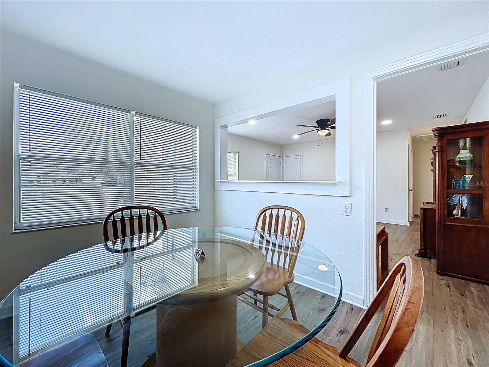 Listing photo id 11 for 1271 Nicholson Street