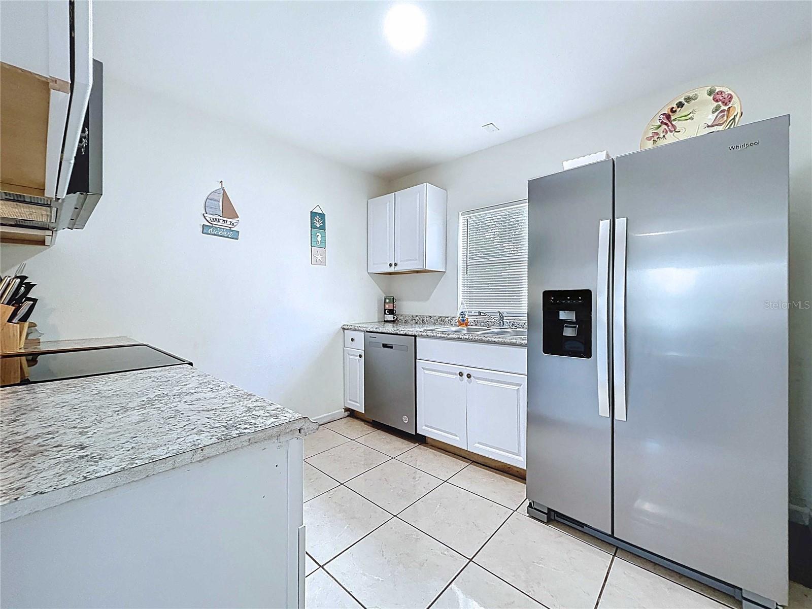 Listing photo id 12 for 1271 Nicholson Street