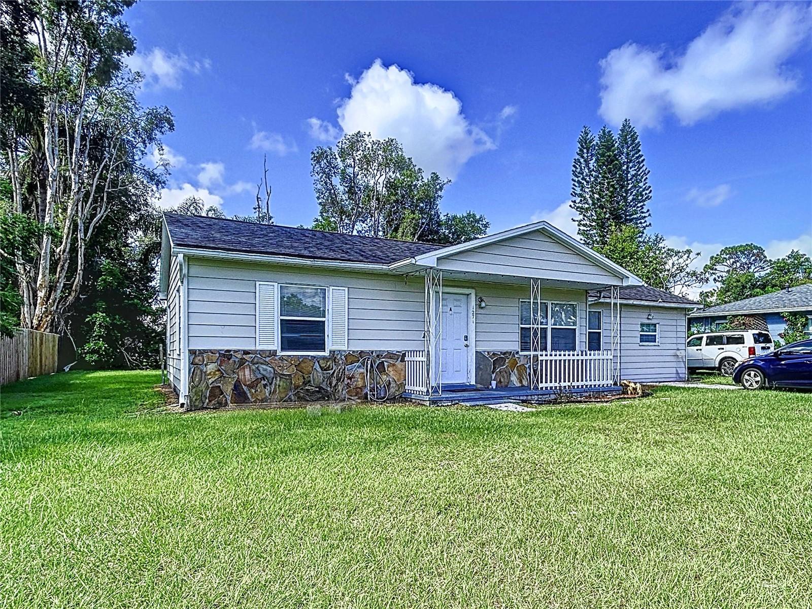 Listing photo id 0 for 1271 Nicholson Street