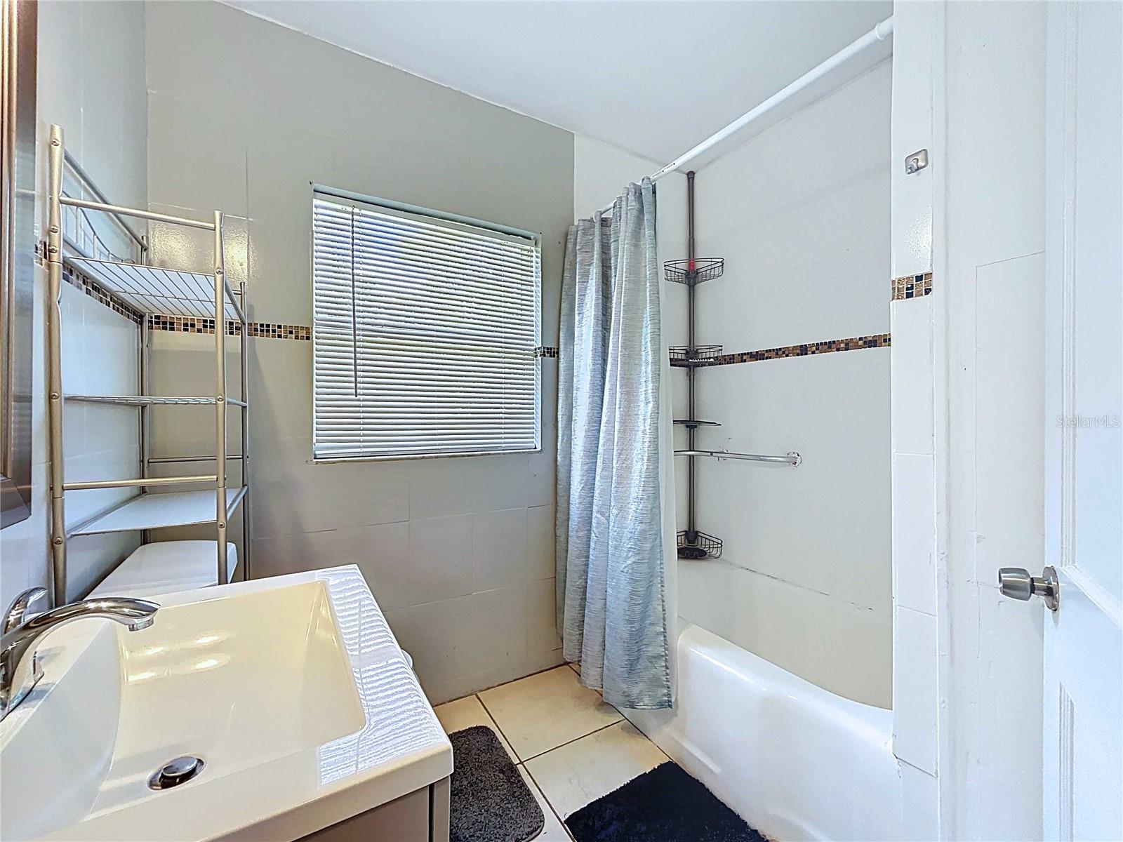 Listing photo id 18 for 1271 Nicholson Street
