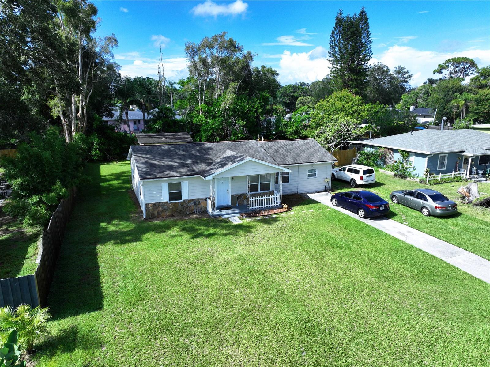 Listing photo id 26 for 1271 Nicholson Street