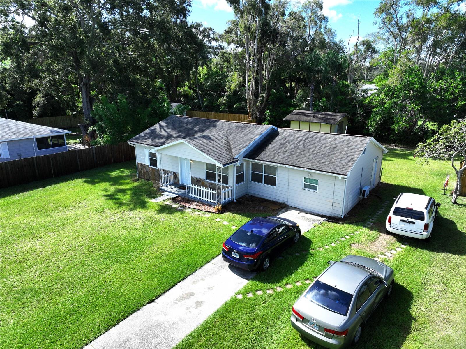 Listing photo id 27 for 1271 Nicholson Street