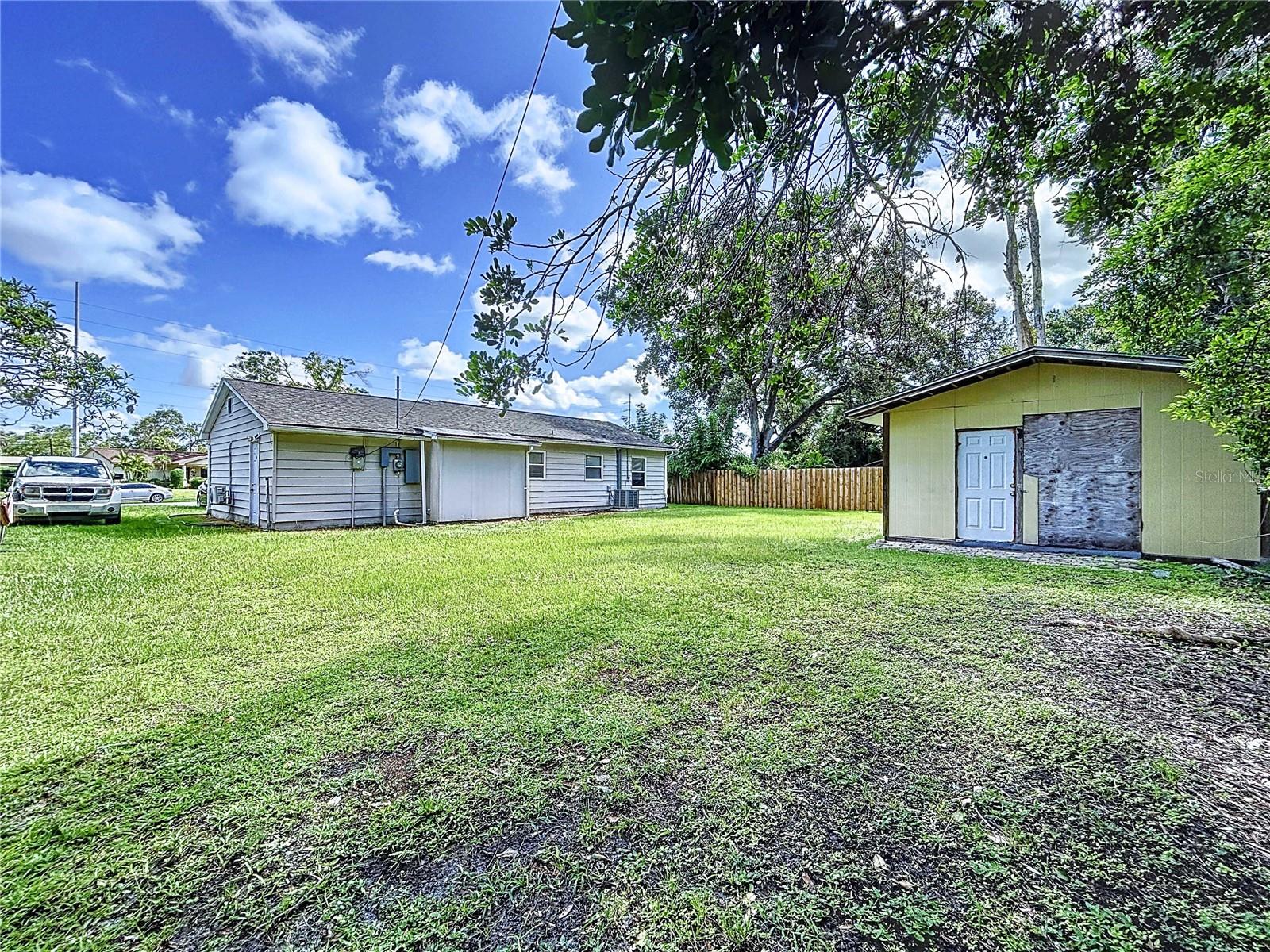 Listing photo id 3 for 1271 Nicholson Street