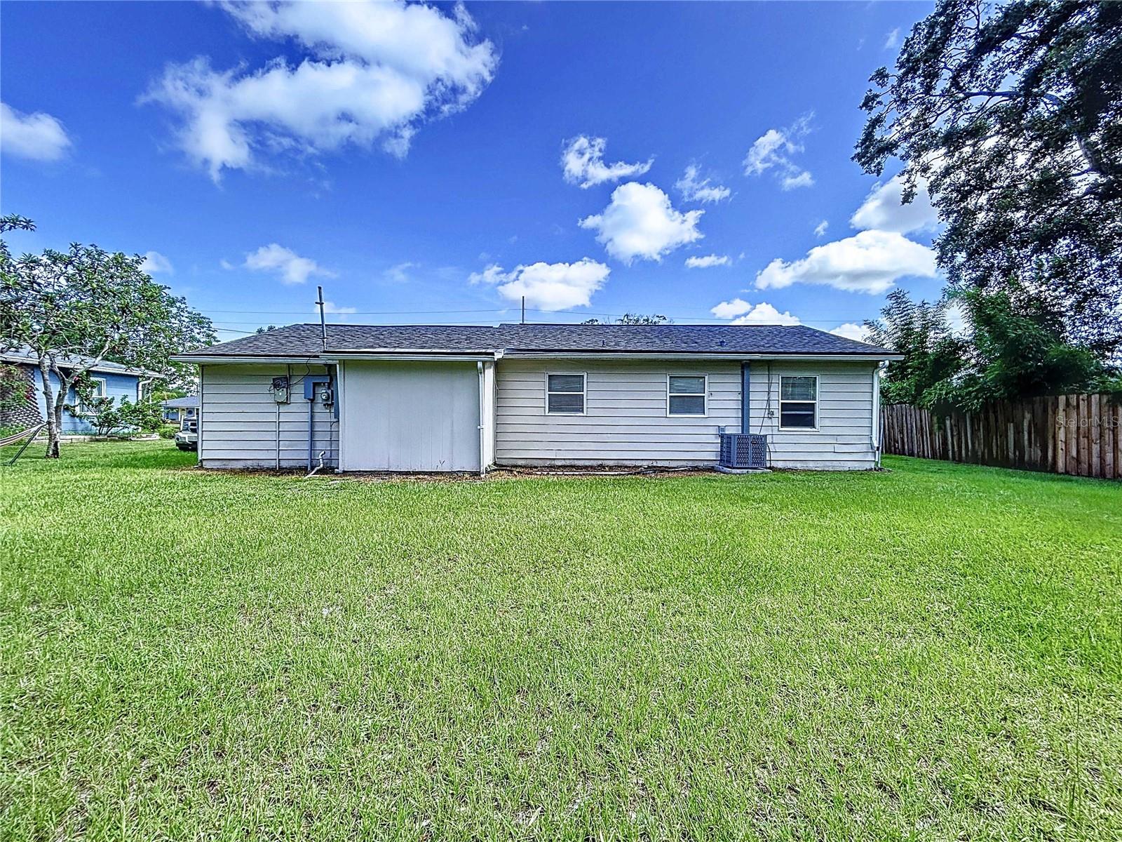 Listing photo id 4 for 1271 Nicholson Street