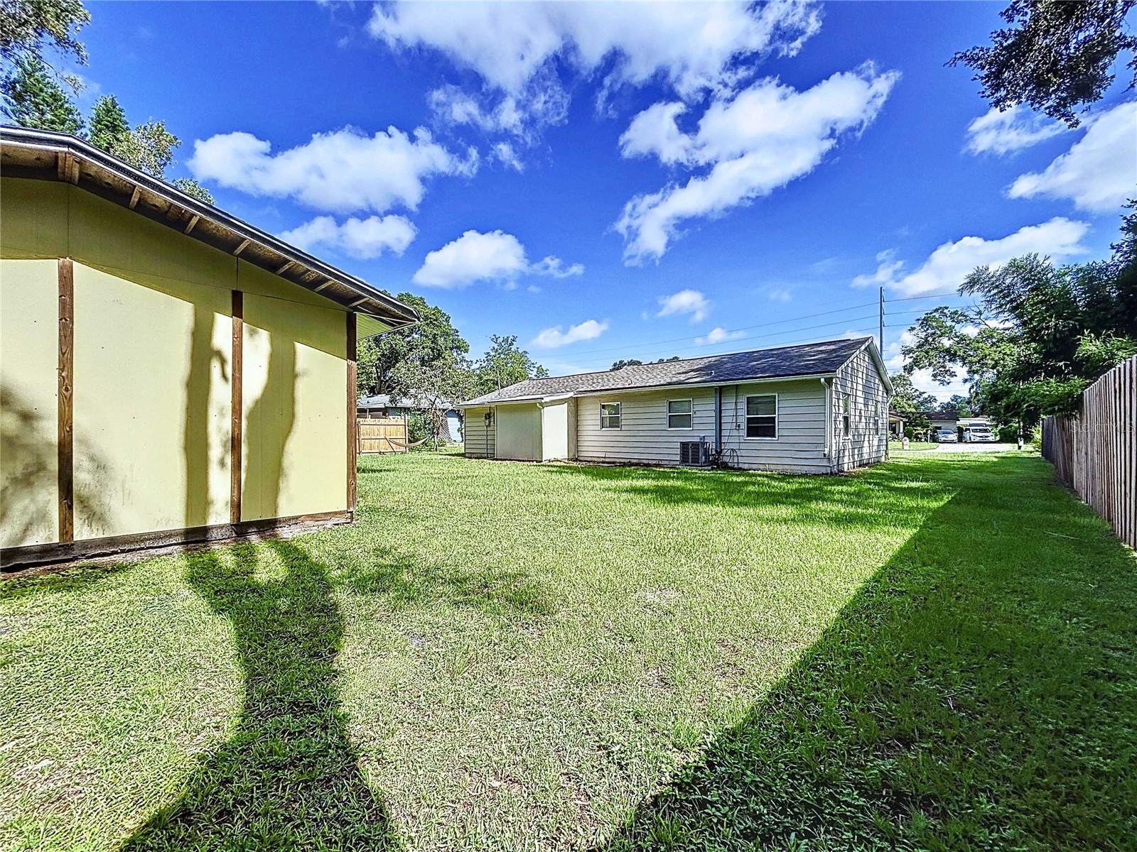 Listing photo id 5 for 1271 Nicholson Street