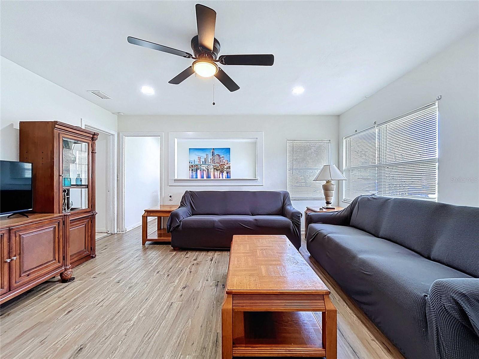 Listing photo id 6 for 1271 Nicholson Street