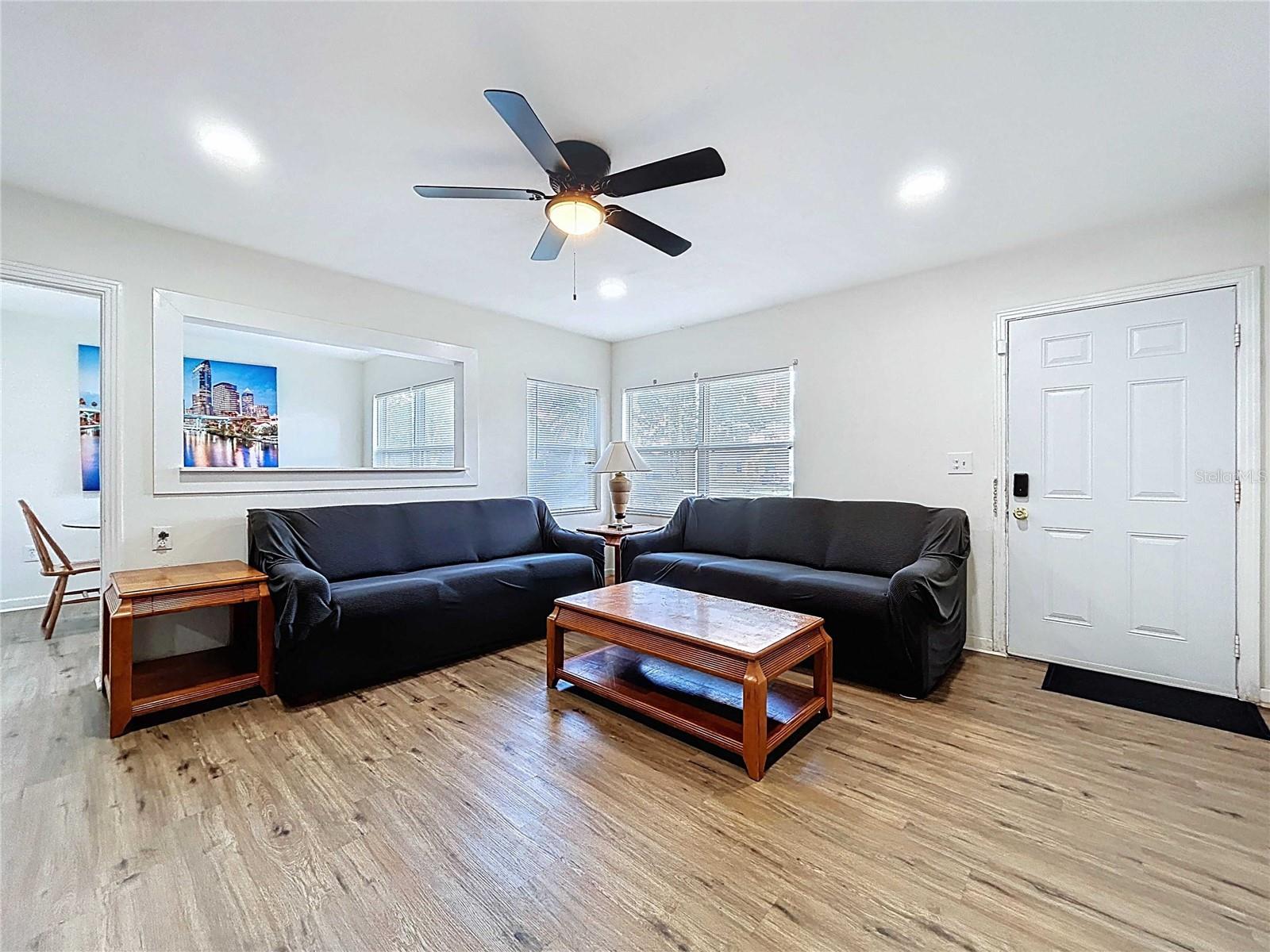 Listing photo id 7 for 1271 Nicholson Street