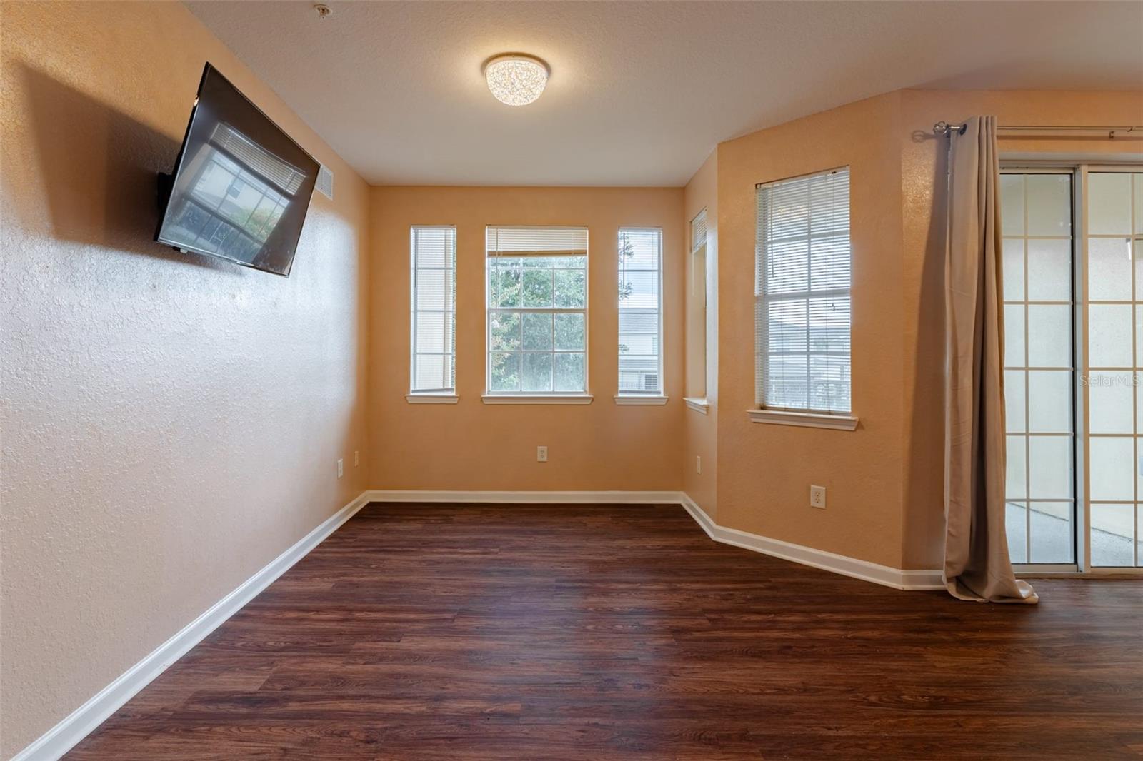 Image 15 of 27 For 709 Terrace Ridge Circle 428