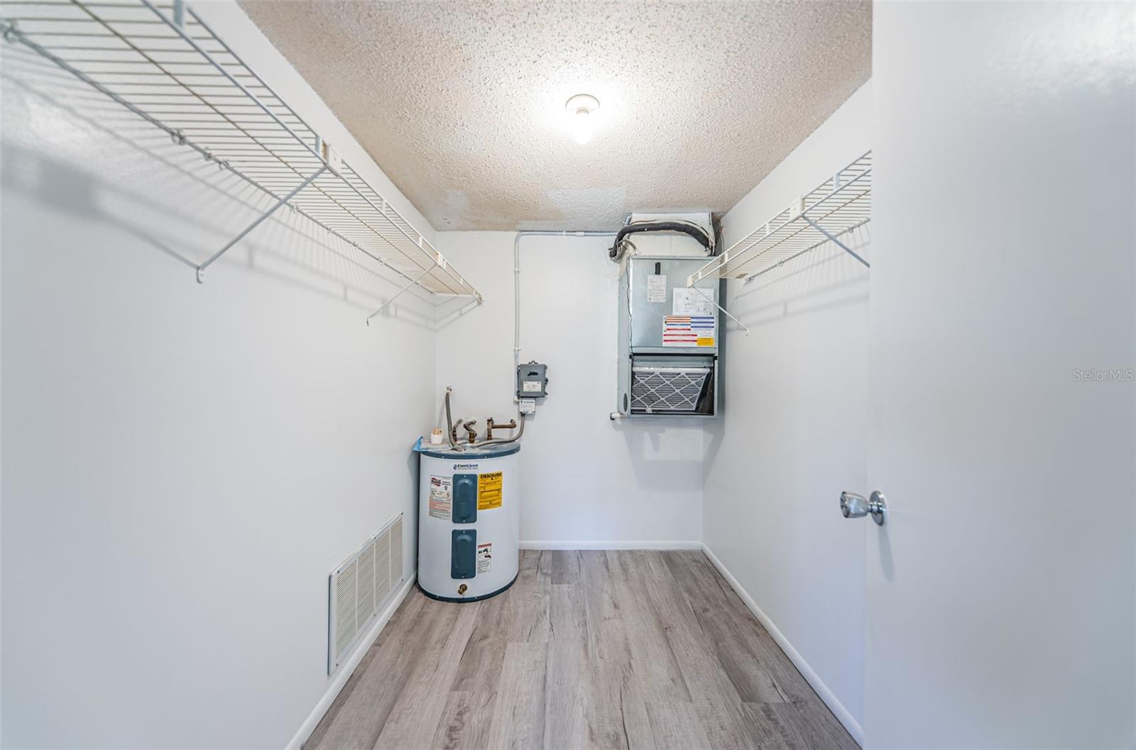 Image 10 of 19 For 11720 Park Boulevard 107