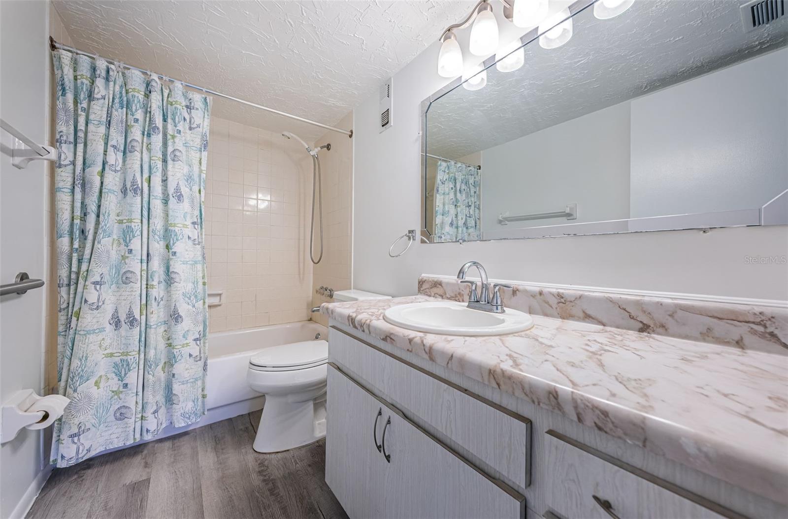 Image 11 of 19 For 11720 Park Boulevard 107