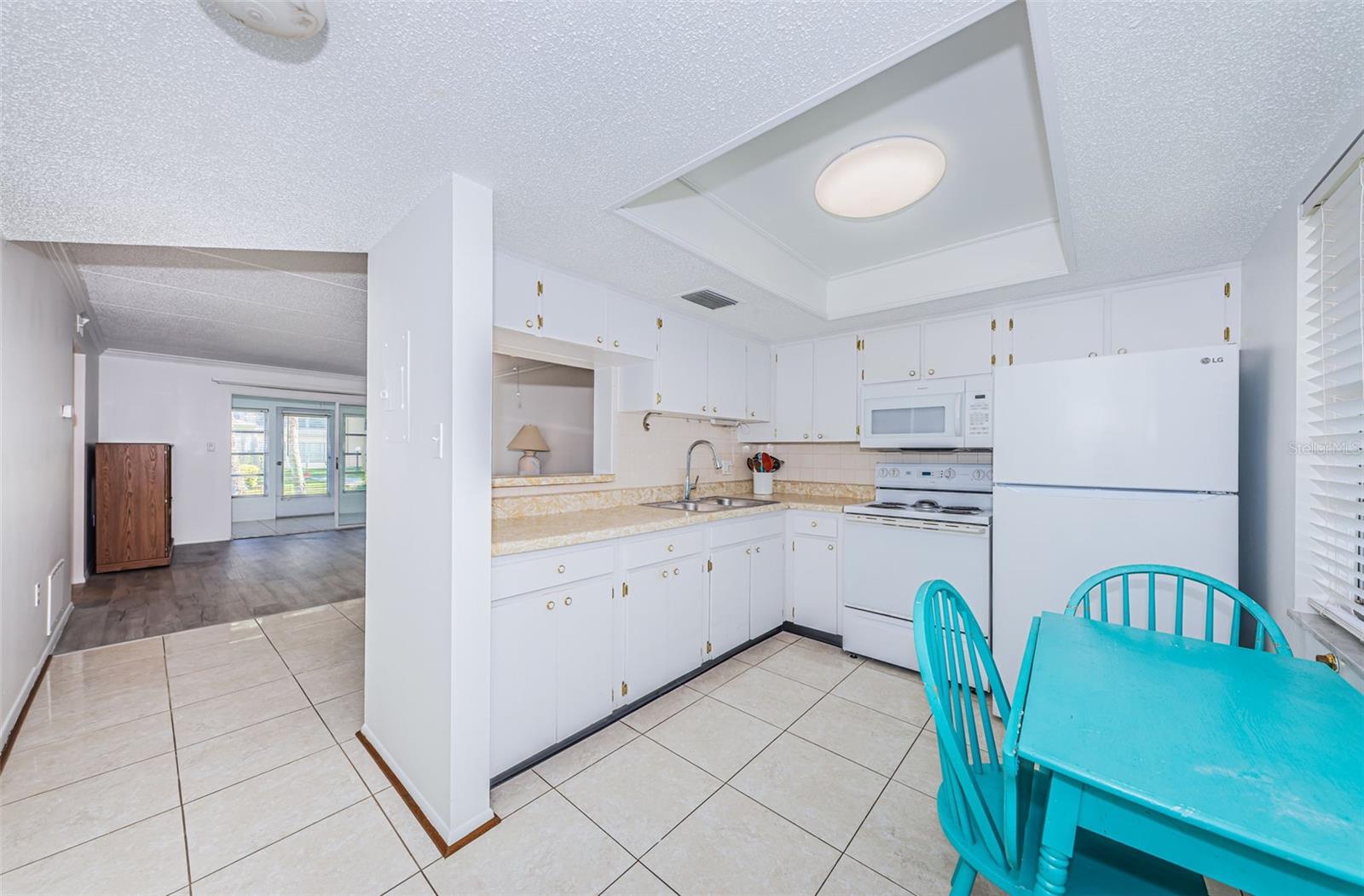 Image 3 of 19 For 11720 Park Boulevard 107