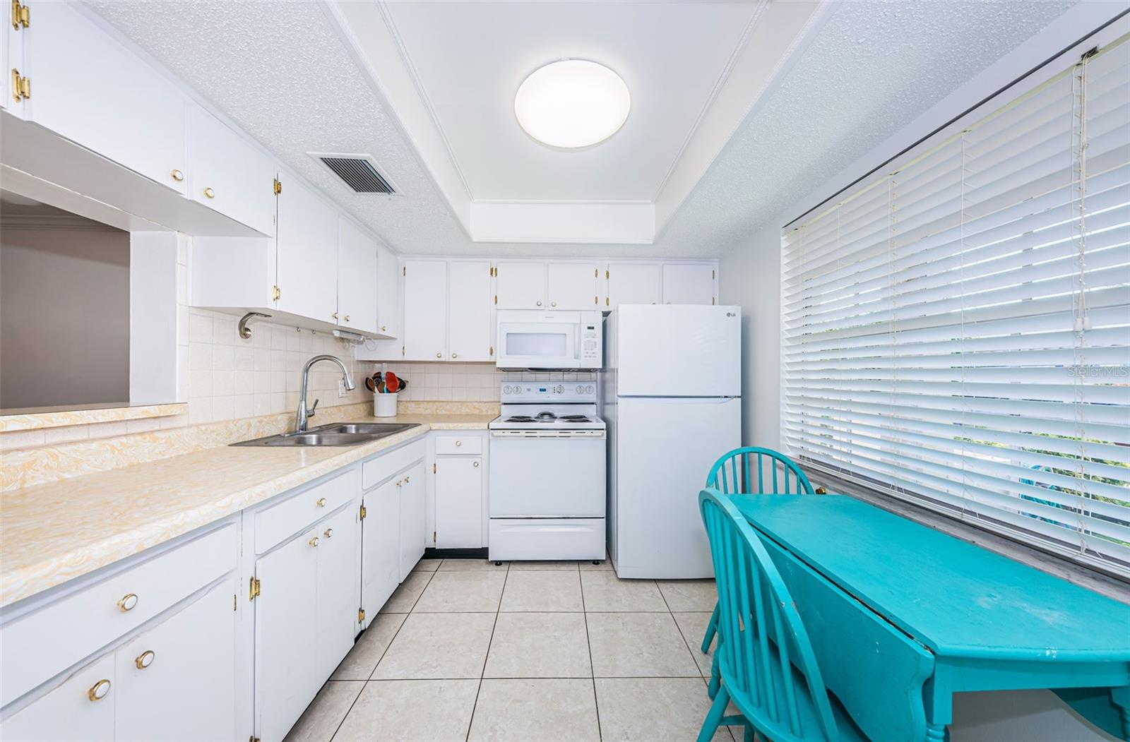 Image 4 of 19 For 11720 Park Boulevard 107