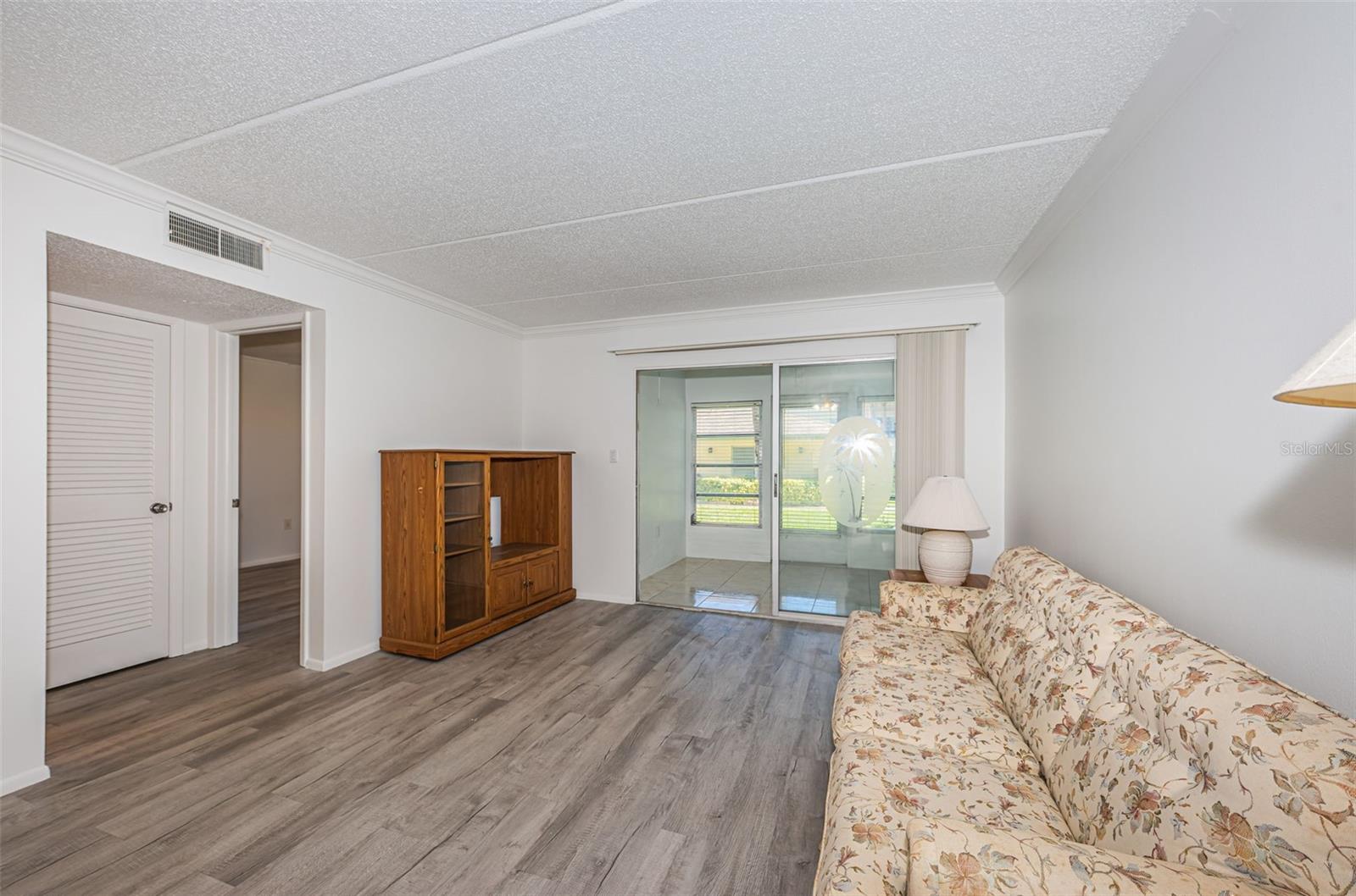Image 7 of 19 For 11720 Park Boulevard 107