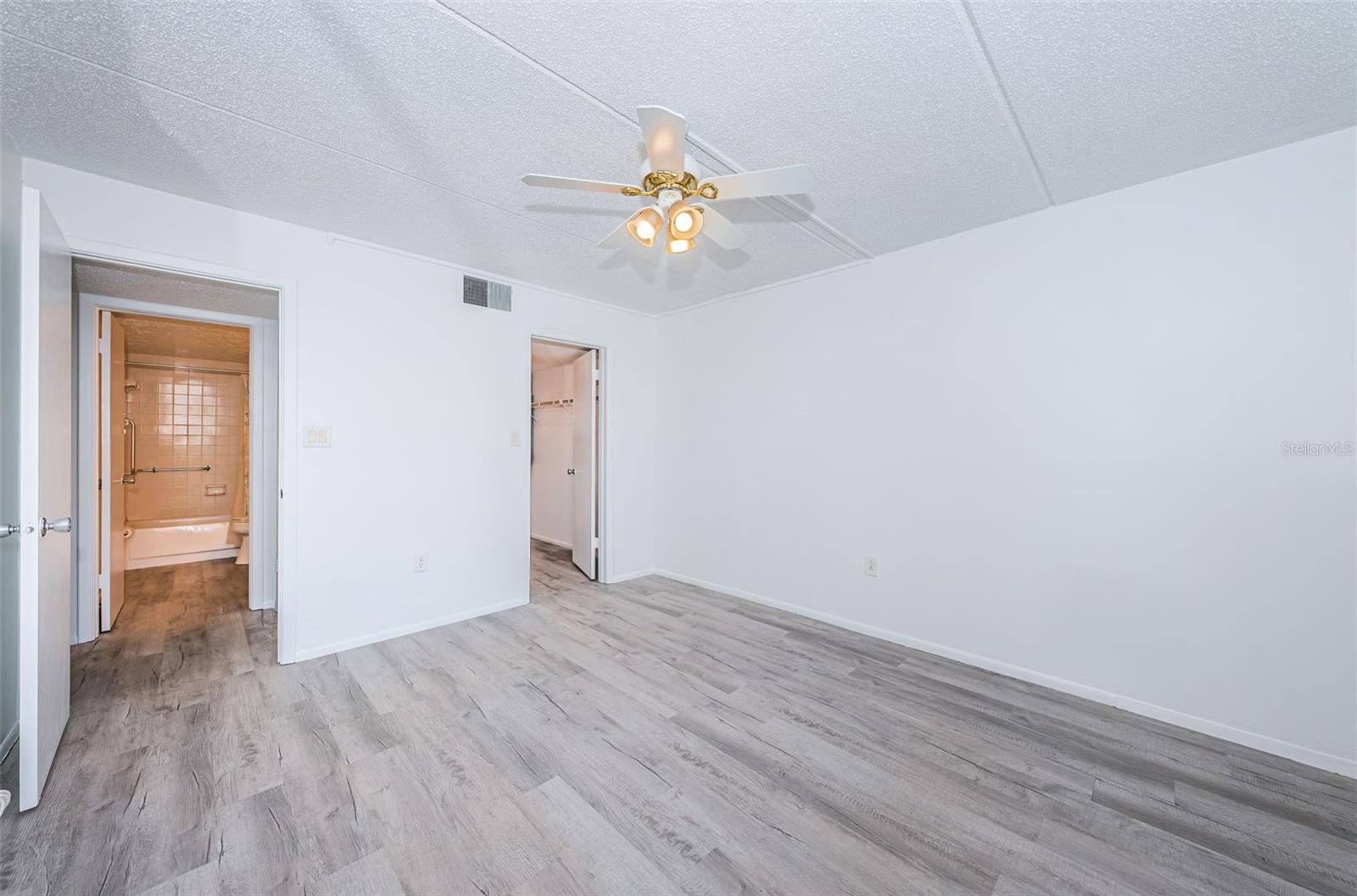 Image 9 of 19 For 11720 Park Boulevard 107