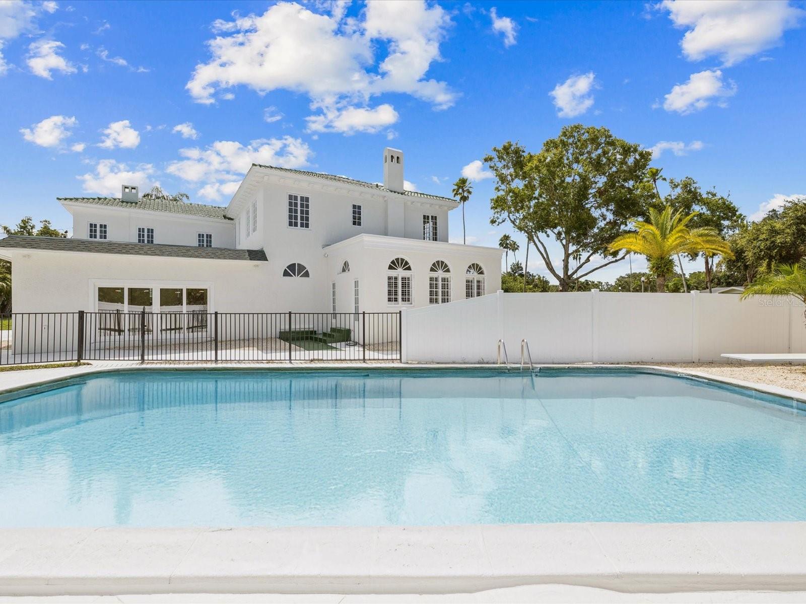 Image 13 of 62 For 456 Gardenia Street