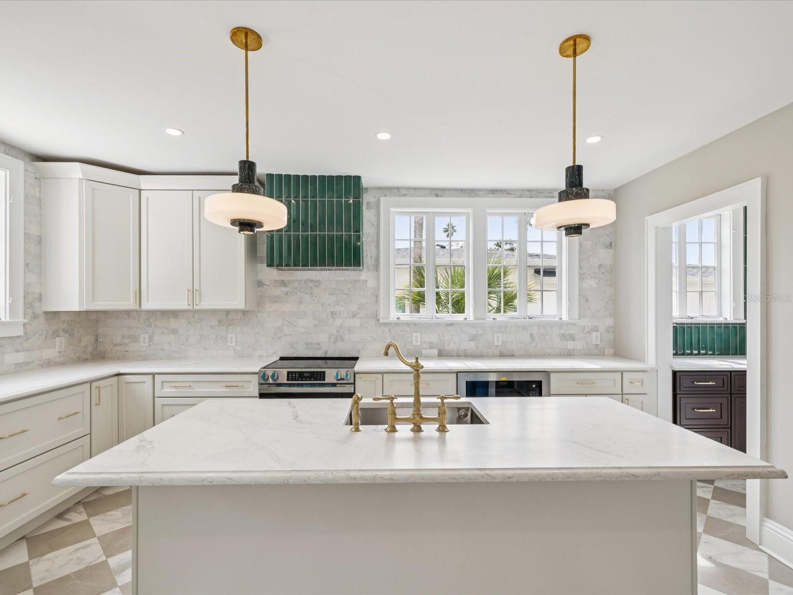 Image 20 of 62 For 456 Gardenia Street