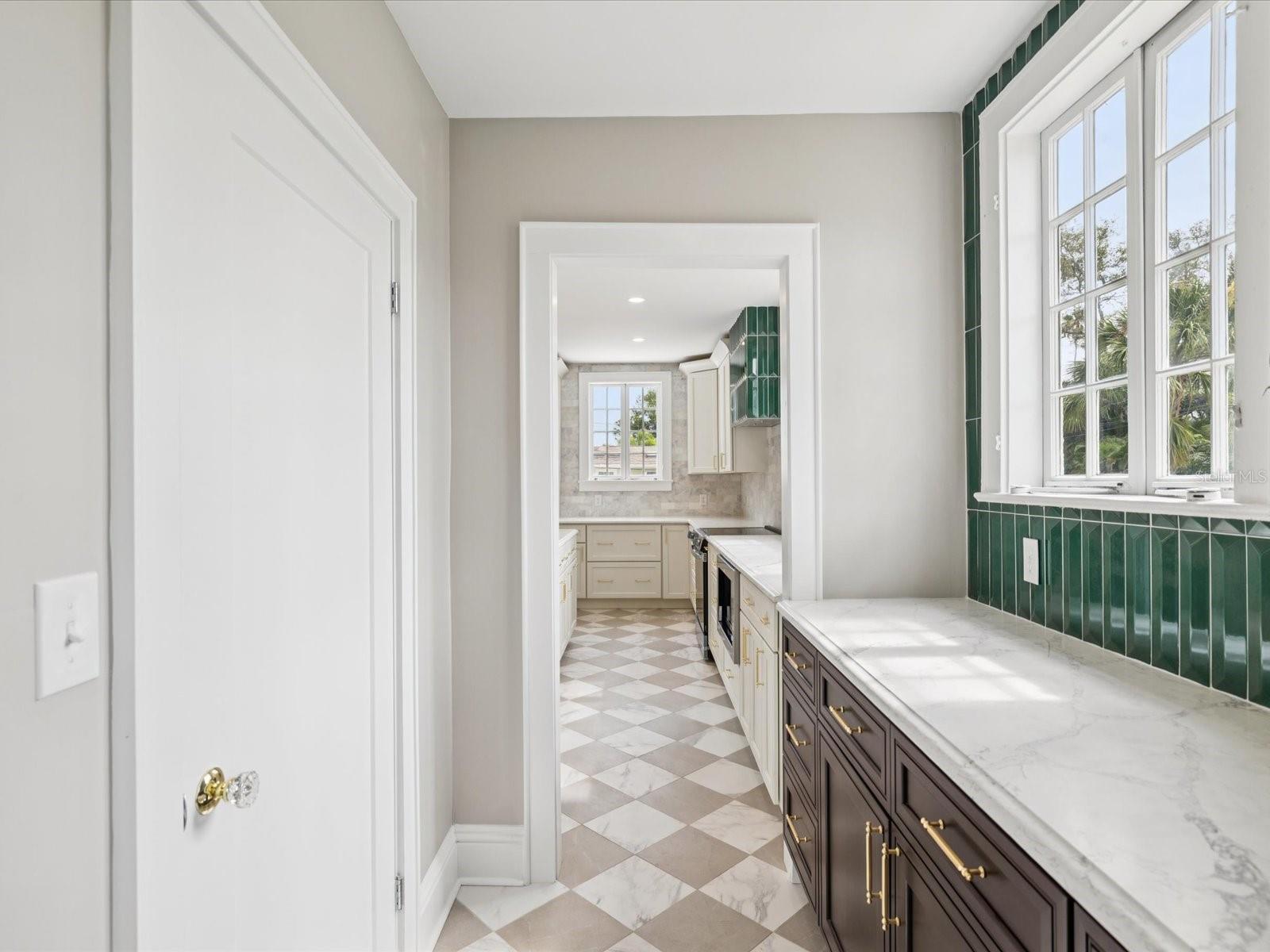 Image 21 of 62 For 456 Gardenia Street