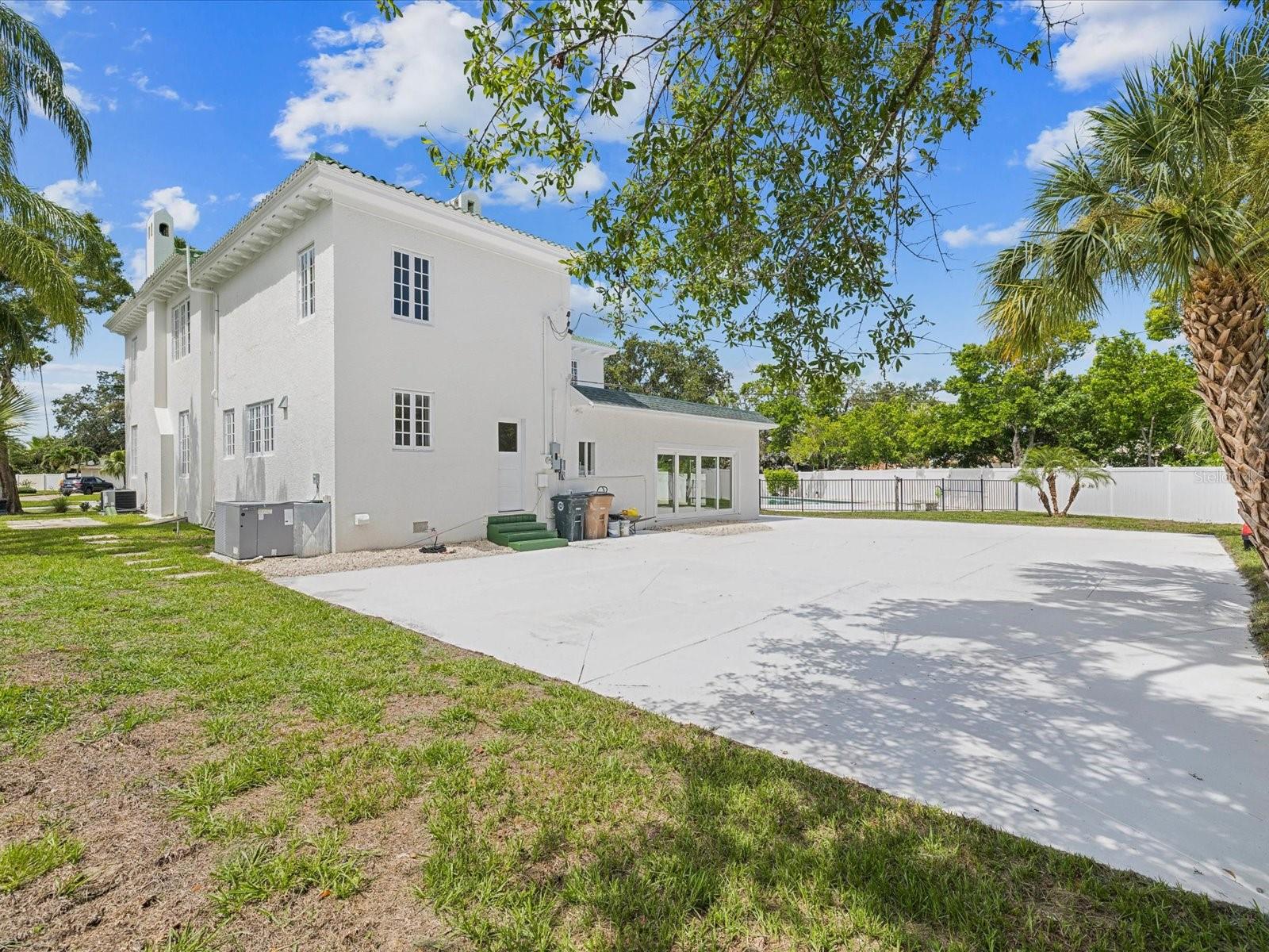 Image 46 of 62 For 456 Gardenia Street
