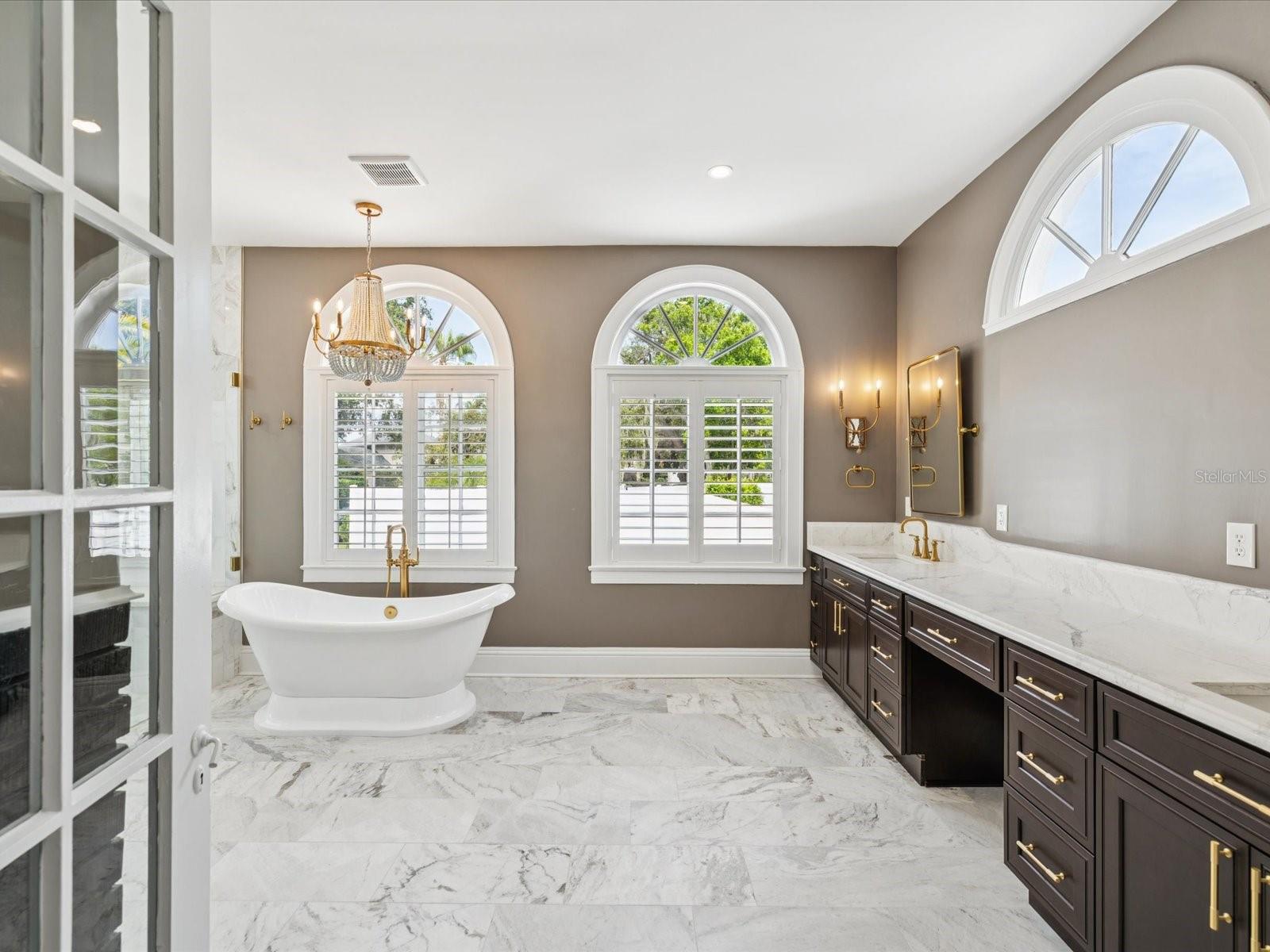 Image 7 of 62 For 456 Gardenia Street