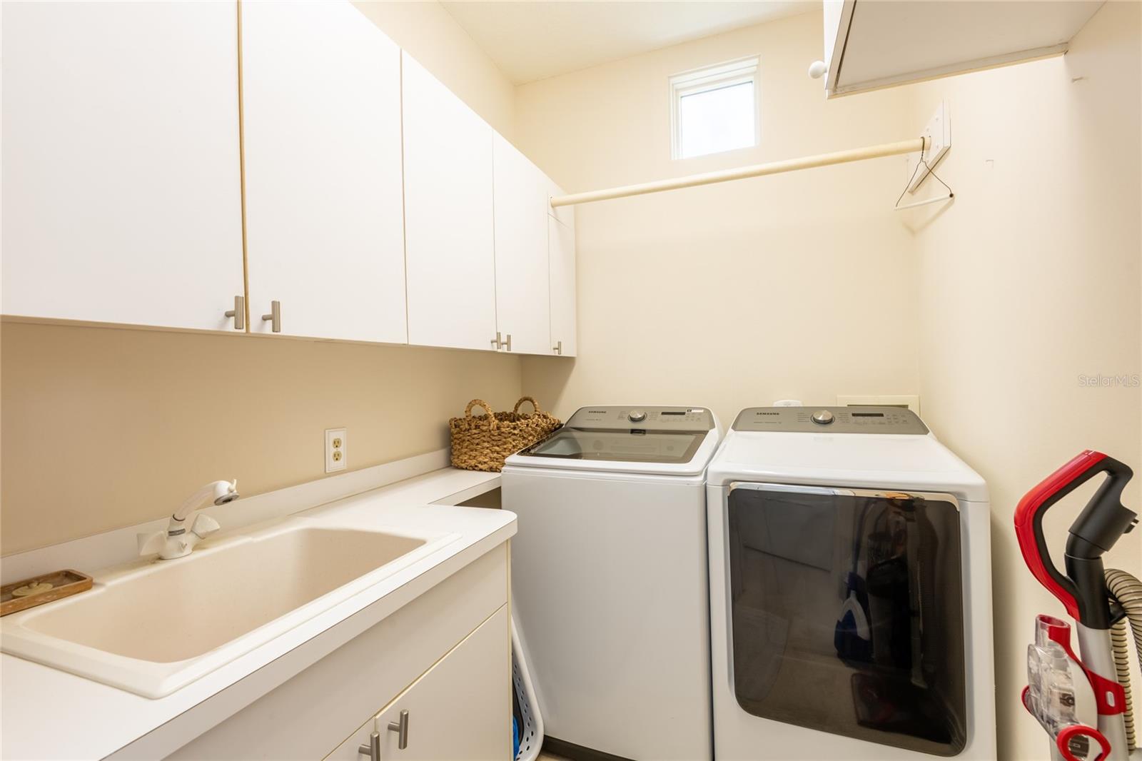 Image 60 of 100 For 4703 Dolphin Cay Lane S
