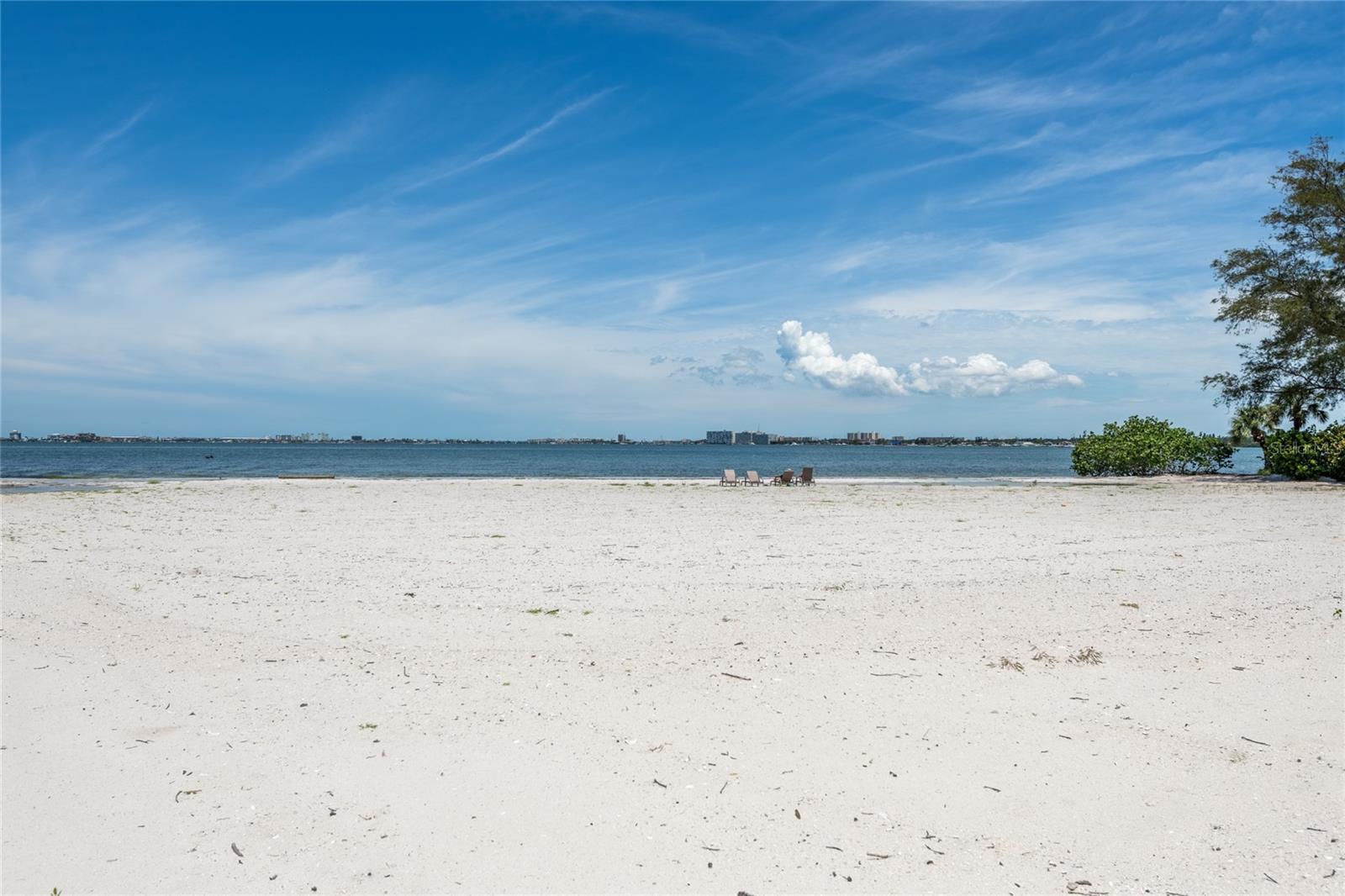 Image 89 of 100 For 4703 Dolphin Cay Lane S