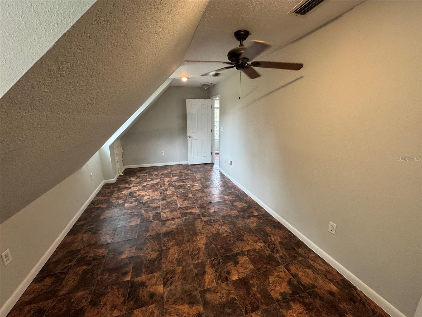 Image 11 of 15 For 9407 Riverview Drive A
