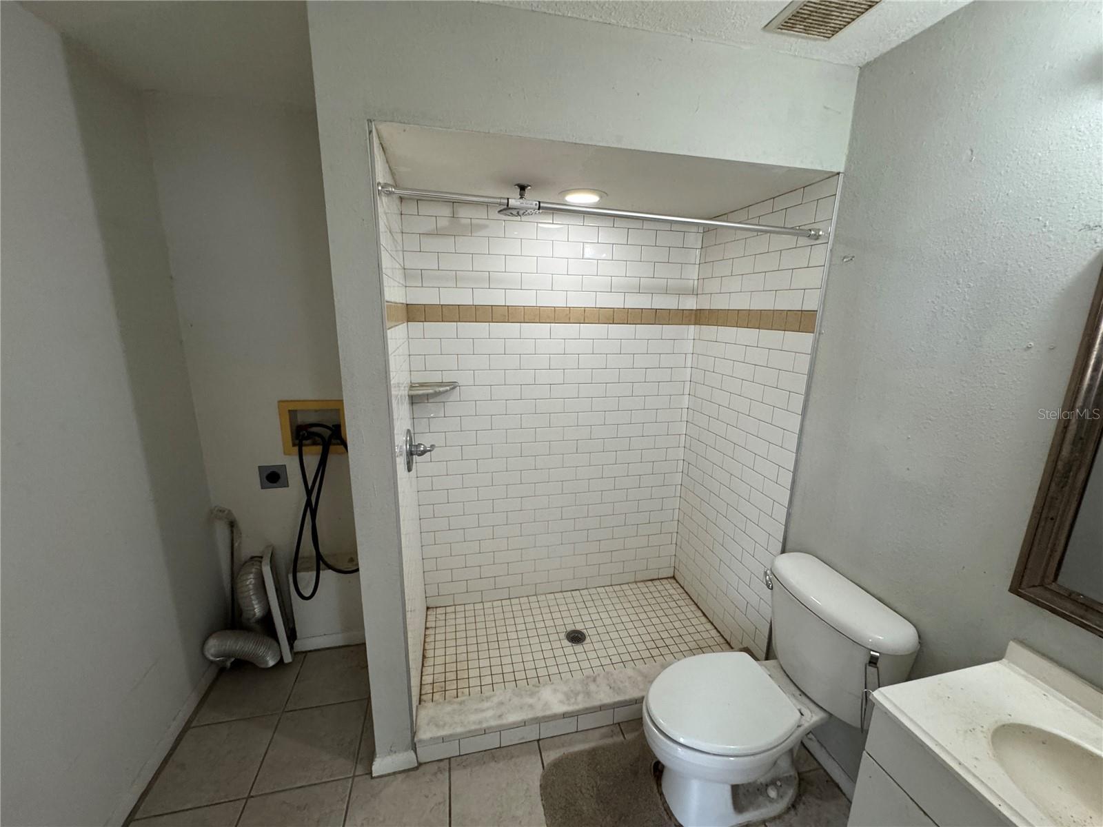 Image 14 of 15 For 9407 Riverview Drive A