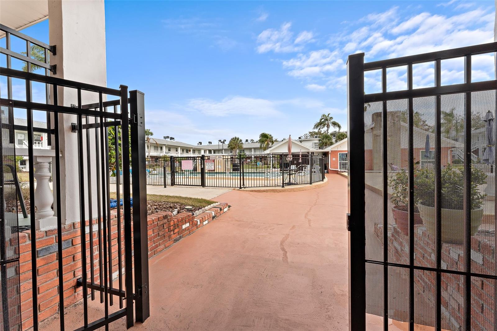 Listing photo id 23 for 4746 Azalea Drive 105c