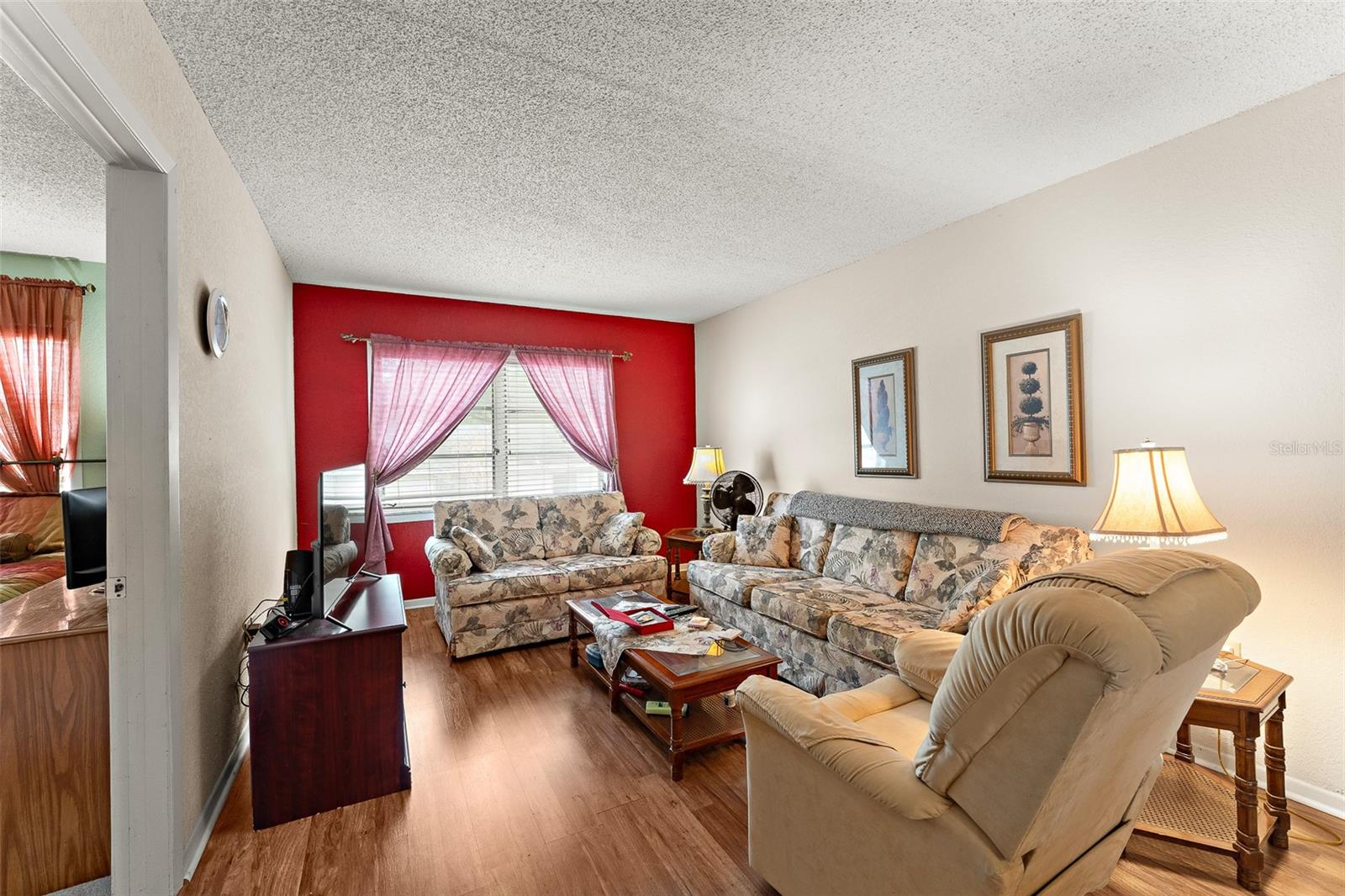 Listing photo id 2 for 4746 Azalea Drive 105c