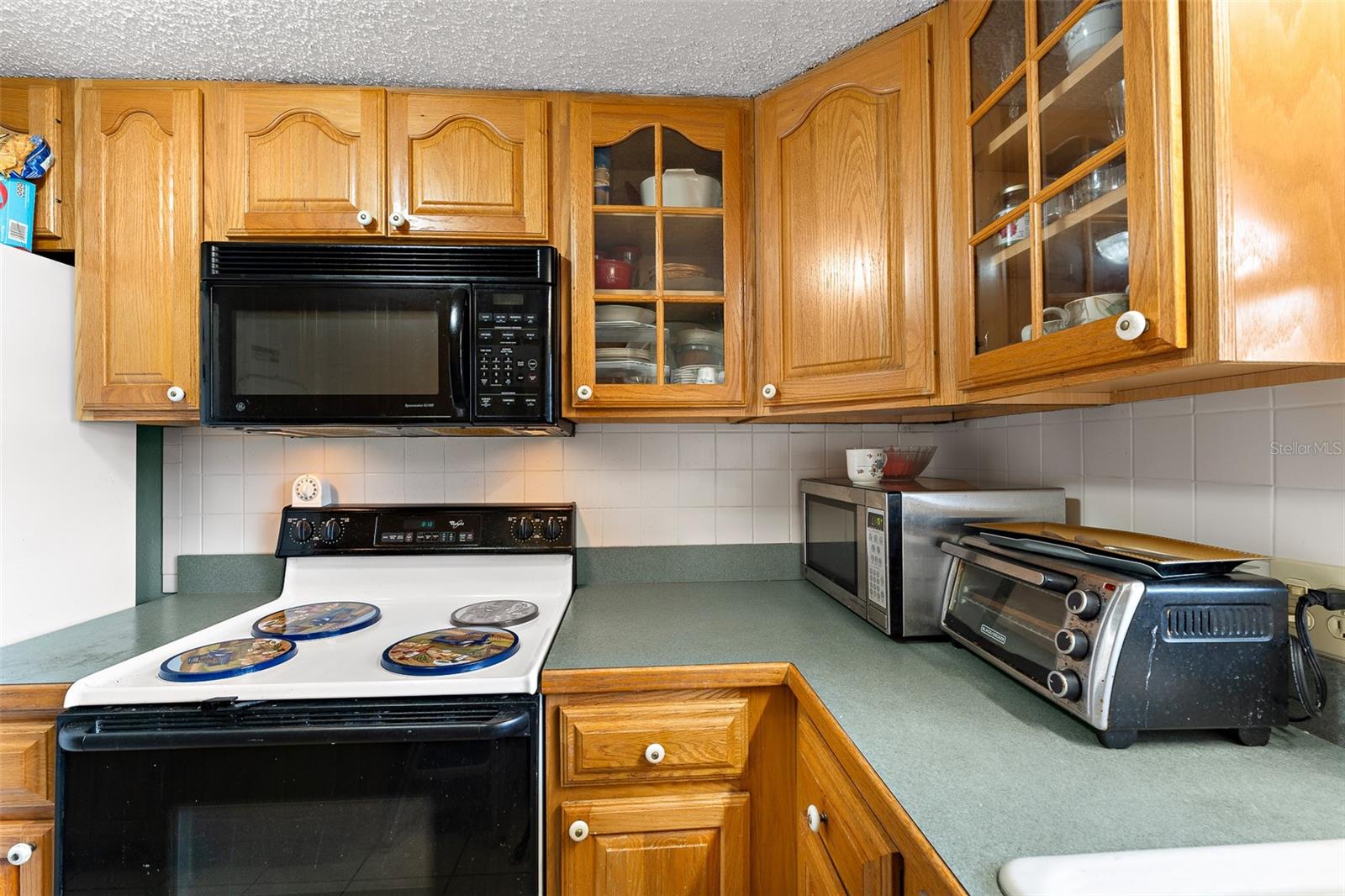 Listing photo id 3 for 4746 Azalea Drive 105c