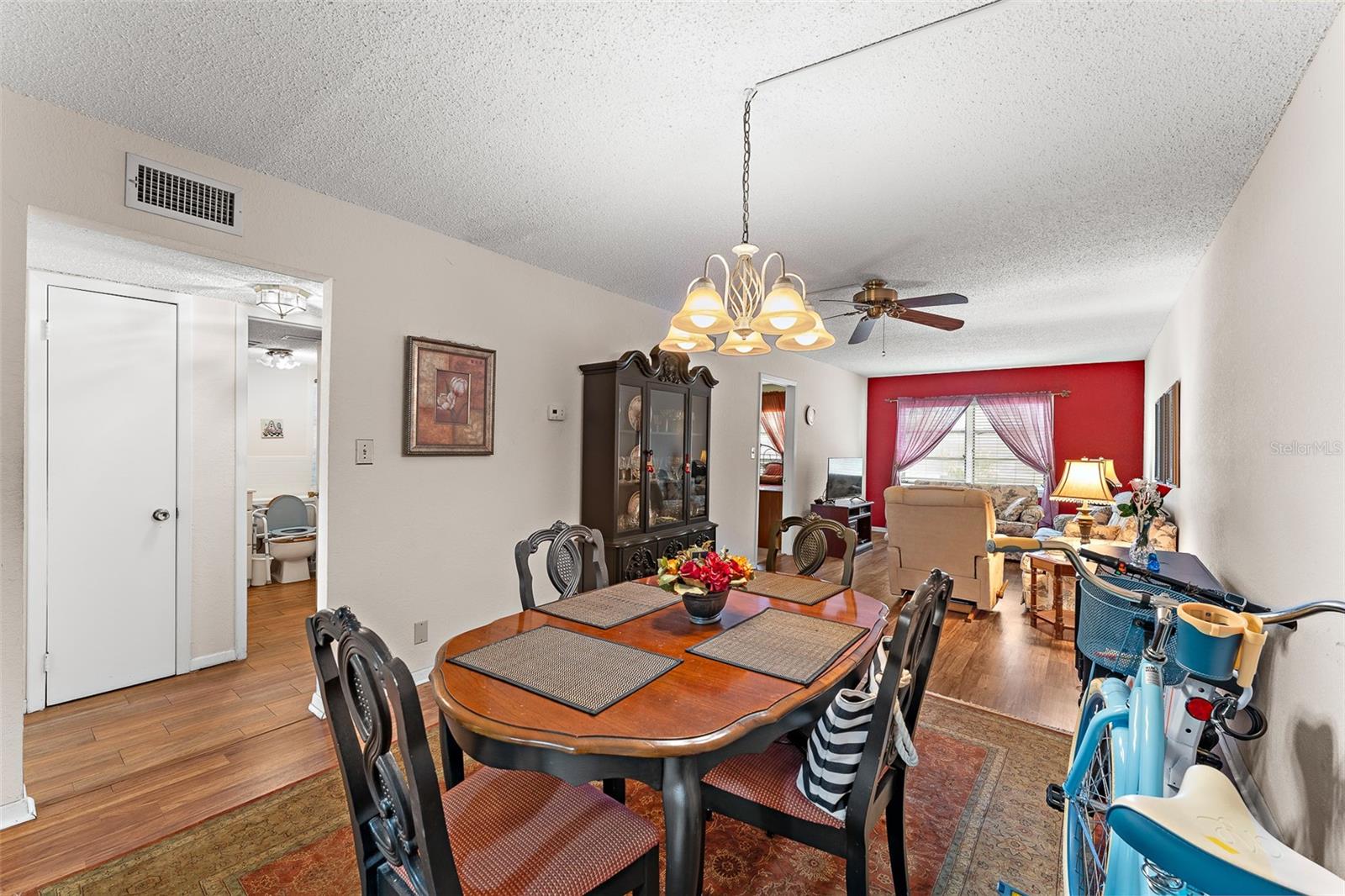 Listing photo id 7 for 4746 Azalea Drive 105c