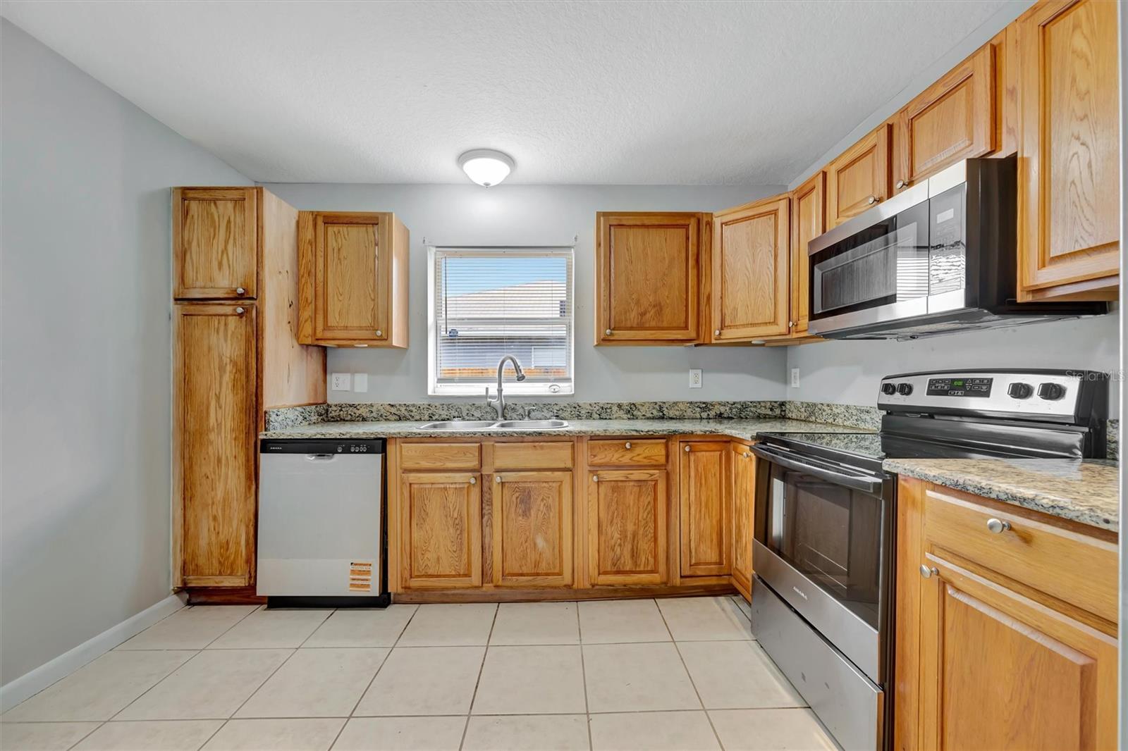 Image 17 of 38 For 4150 15th Avenue S