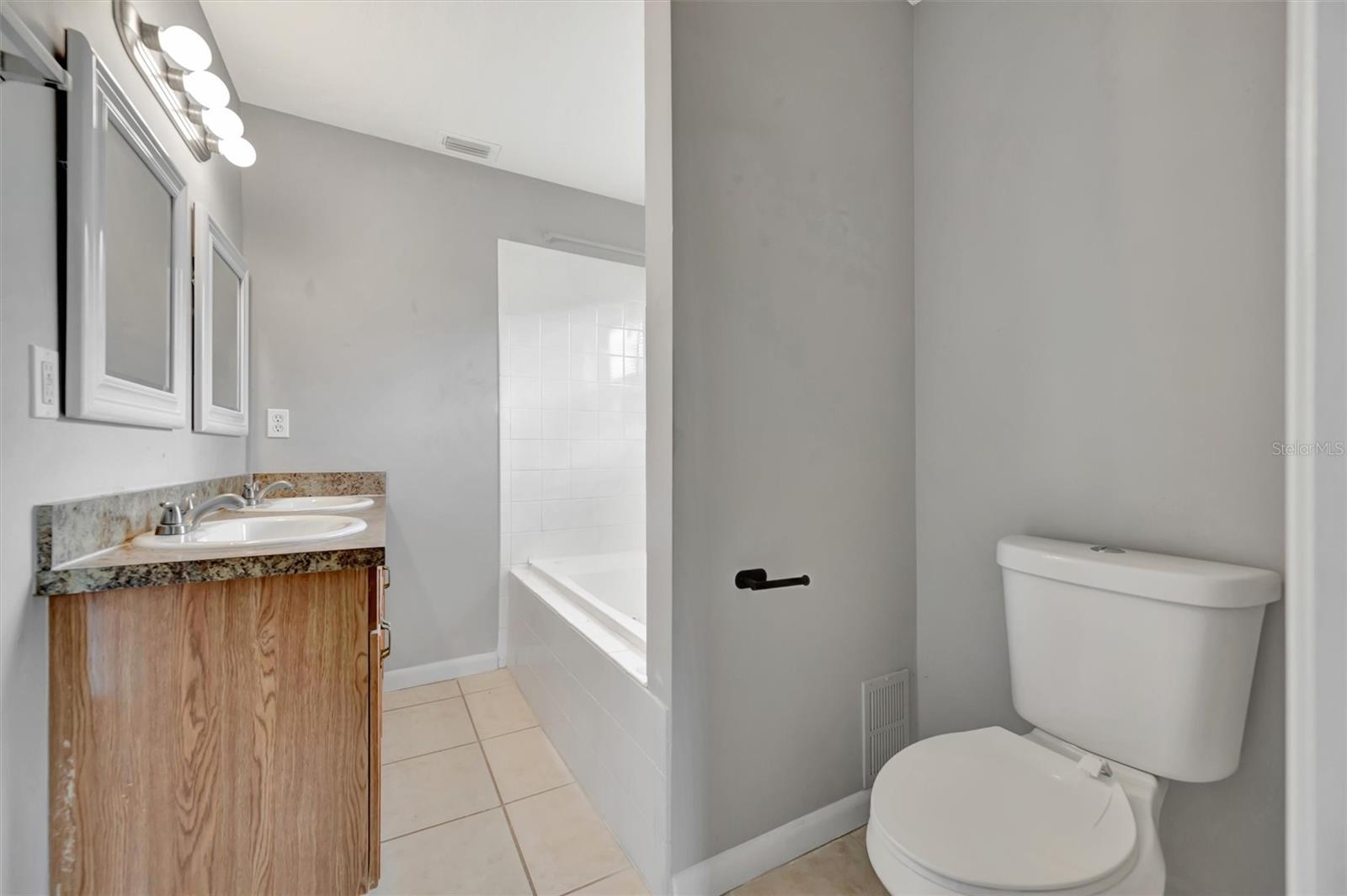 Image 21 of 38 For 4150 15th Avenue S