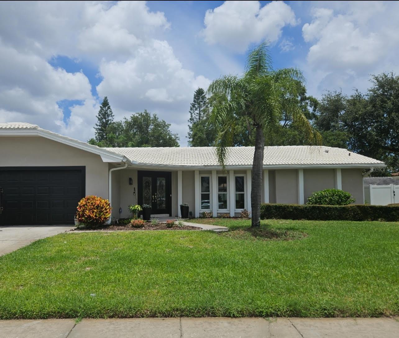 Listing Details for 2186 Waterside Drive, CLEARWATER, FL 33764