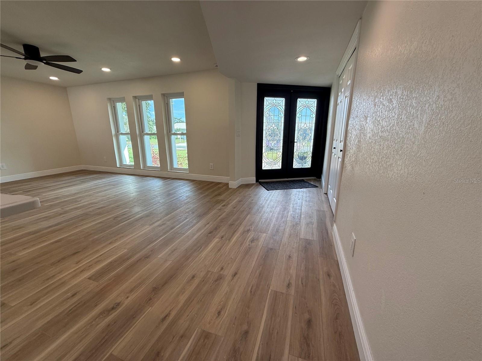Image 30 of 42 For 2186 Waterside Drive