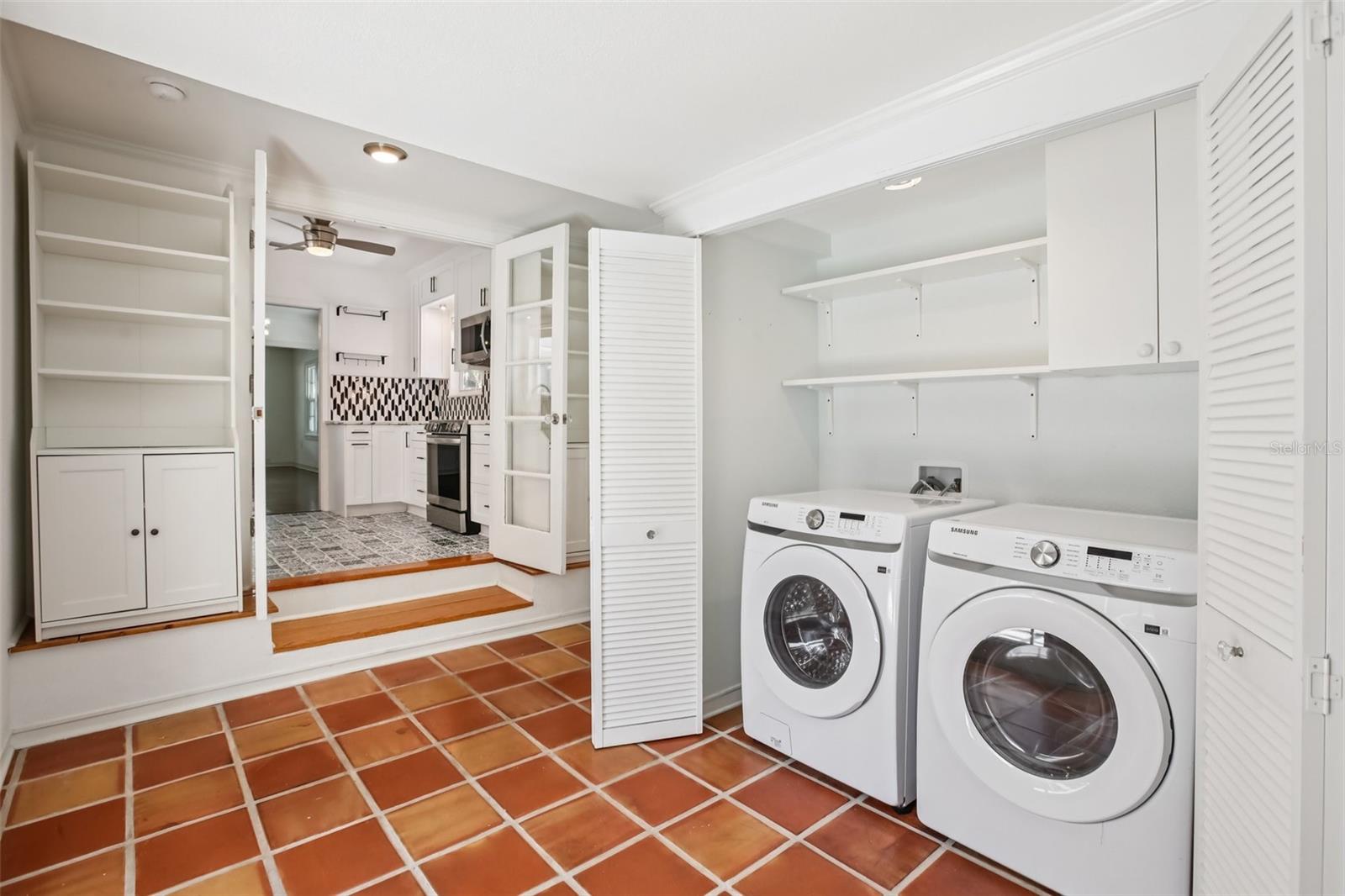 Listing photo id 11 for 4003 Obispo Street