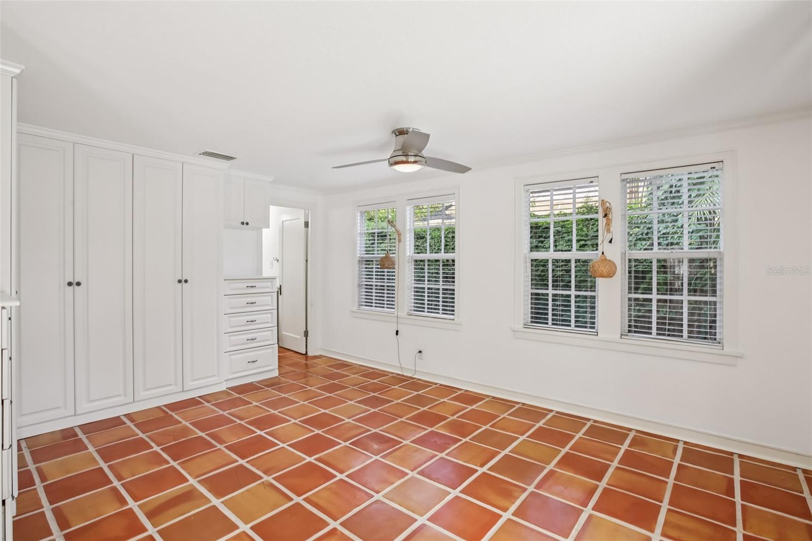Listing photo id 13 for 4003 Obispo Street