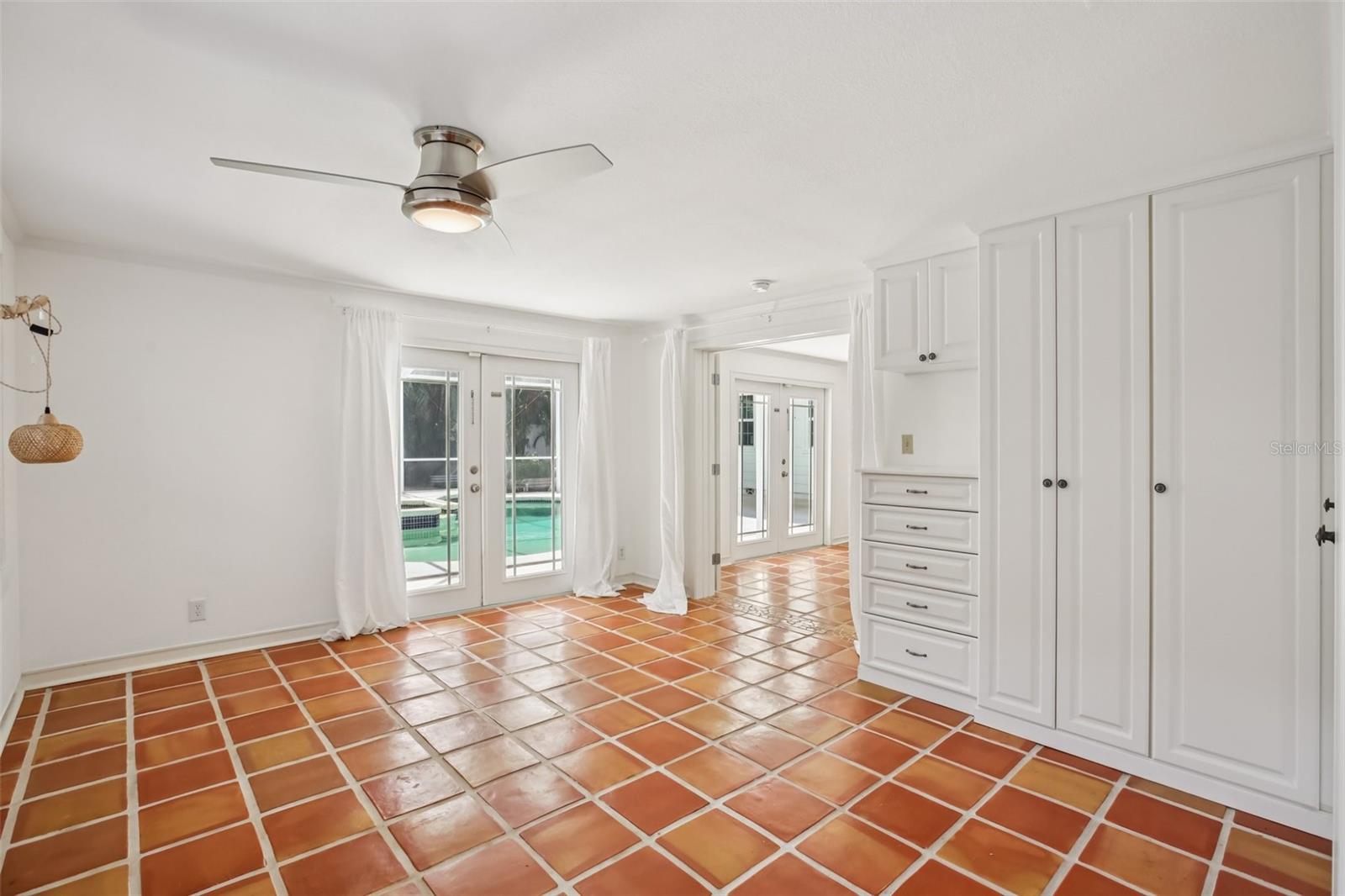 Listing photo id 14 for 4003 Obispo Street