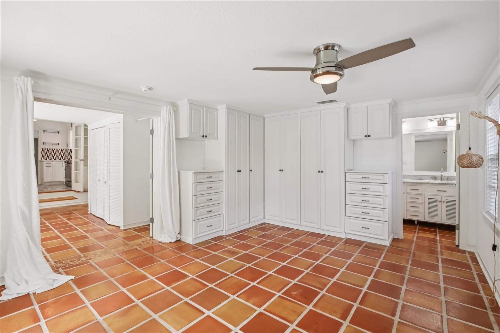 Listing photo id 16 for 4003 Obispo Street