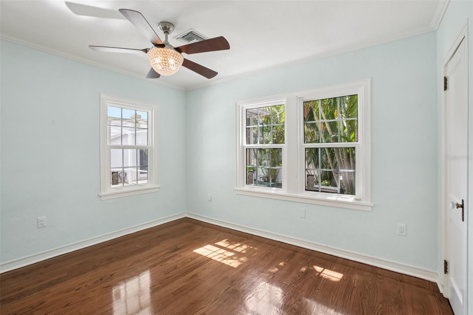 Listing photo id 20 for 4003 Obispo Street