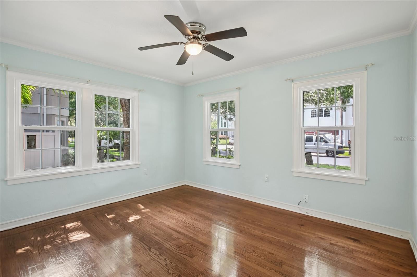 Listing photo id 23 for 4003 Obispo Street